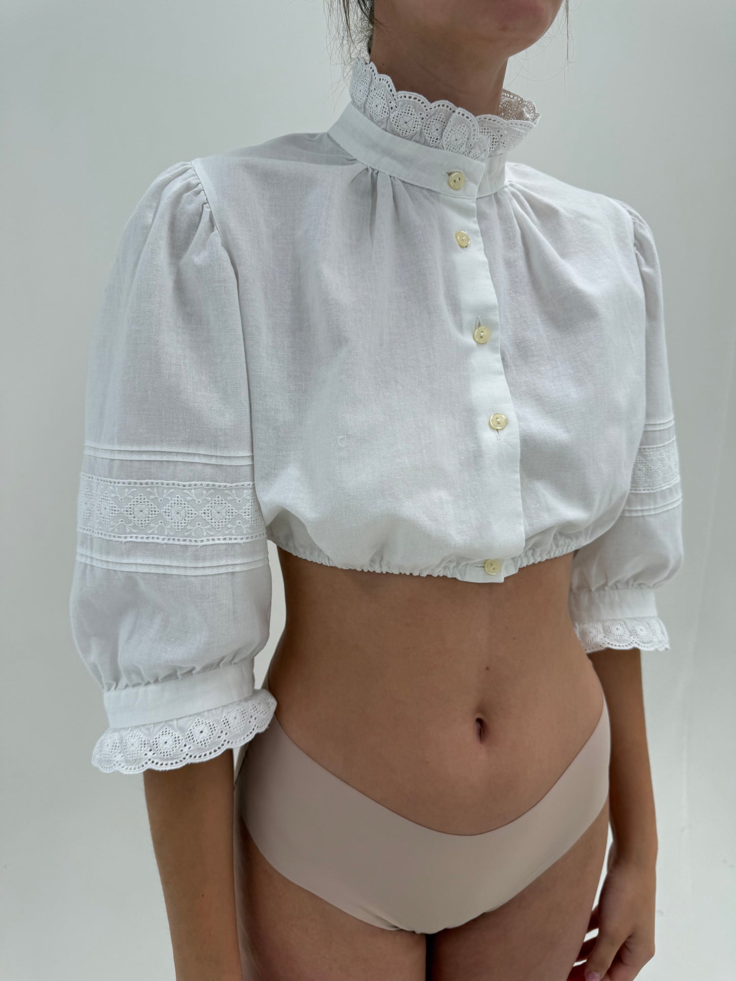 Top vintage din panzica de bumbac cu broderie anglaise