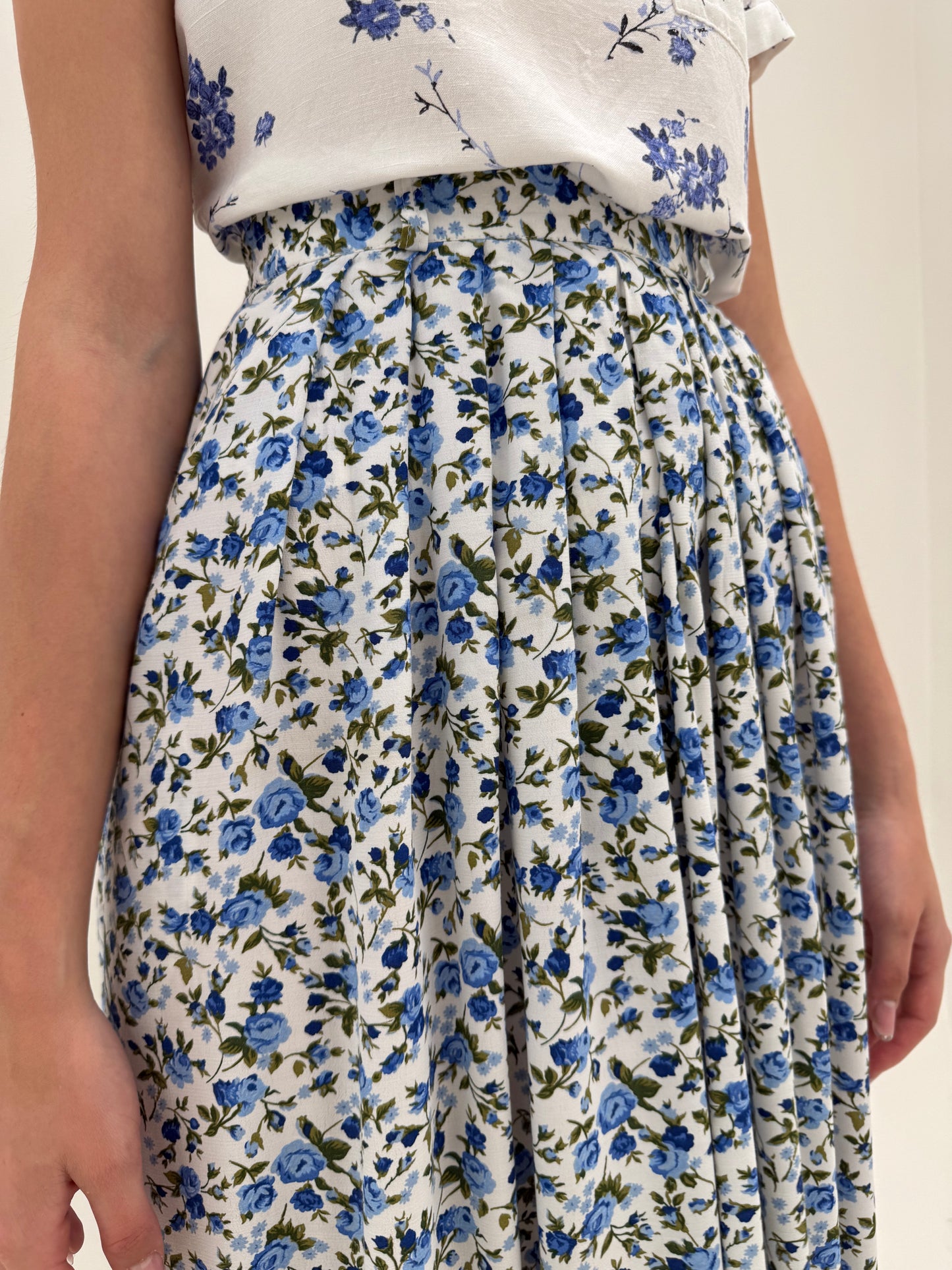 Fustă maxi cu print baby blue floral superb vaporoasă cu talie elastică
