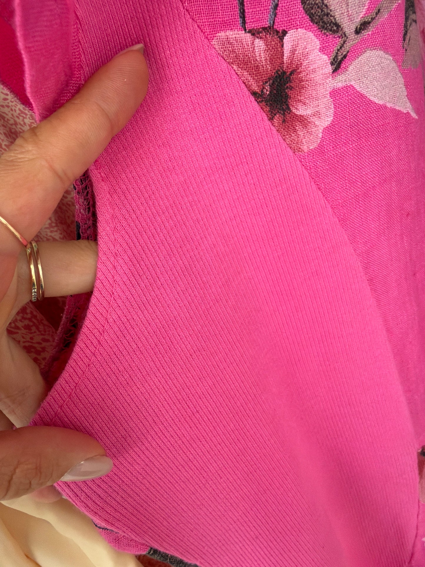 Rochie italiană din in fucsia cu print floral superb în croi minimalist și buzunare