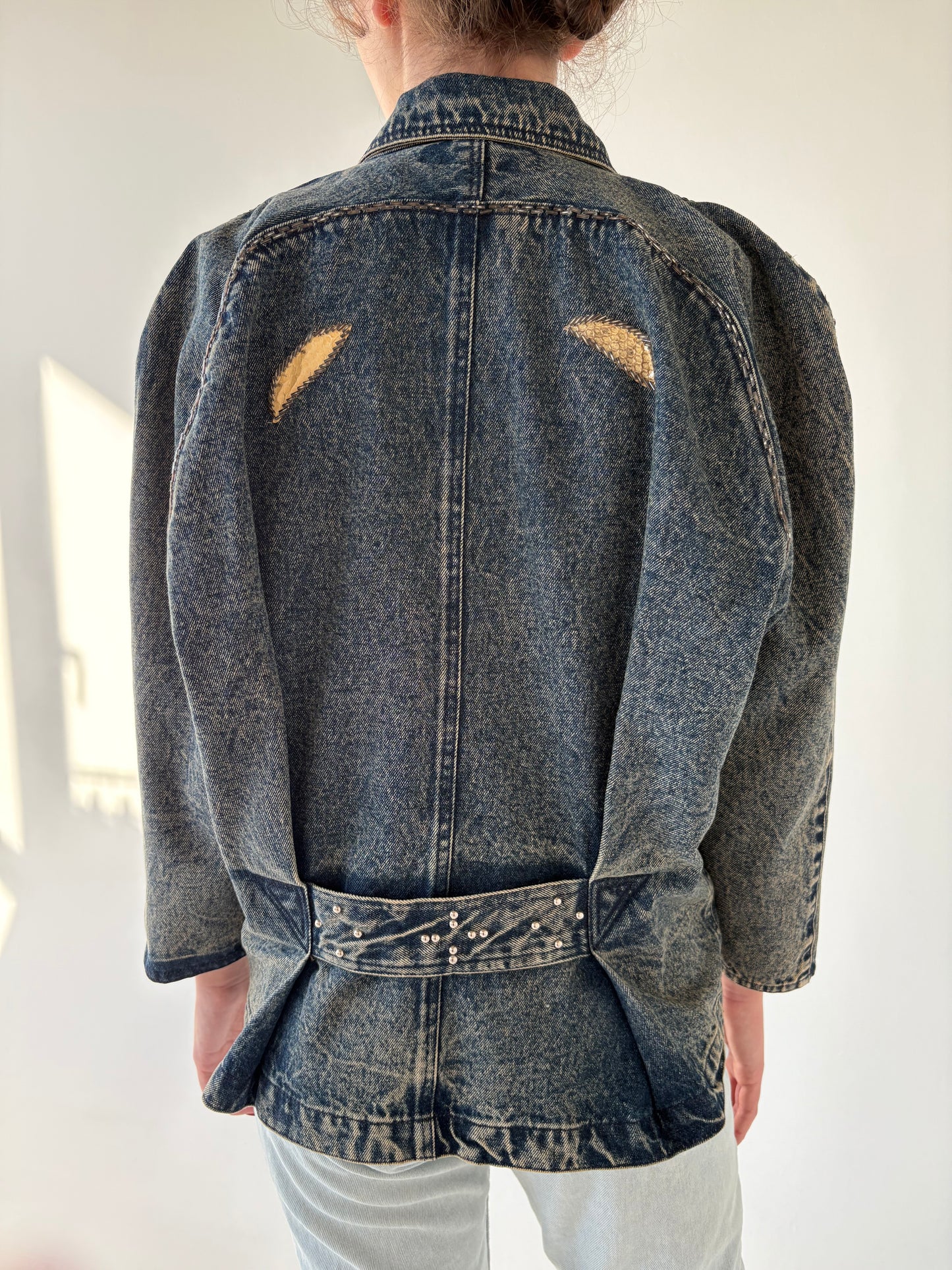 Geacă vinatge luxury din jeans cu piele de șarpe și aplicații manuale