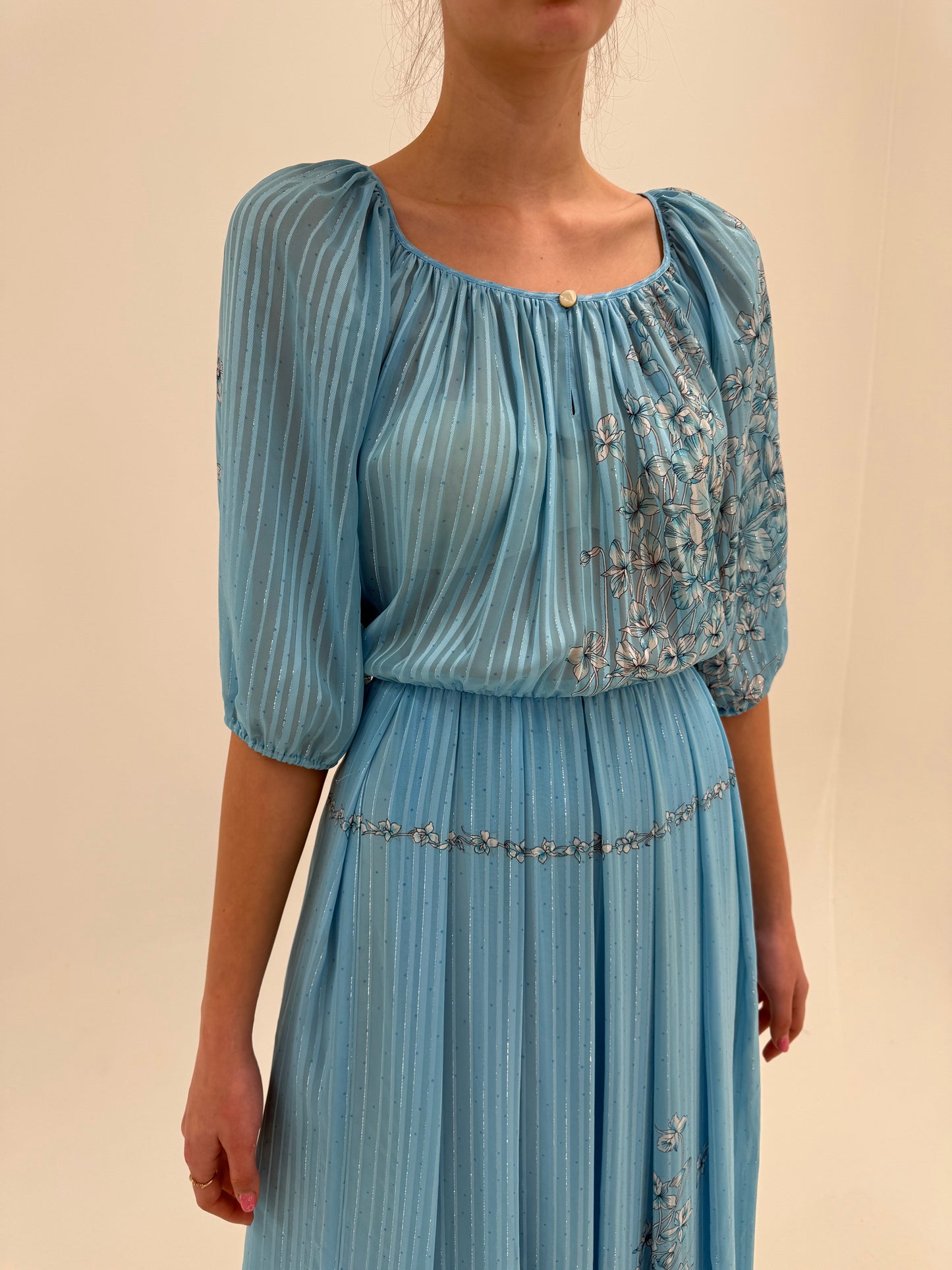 Rochie vintage maxi baby Blue cu print floral delicat în croi de ani 70 super în trend