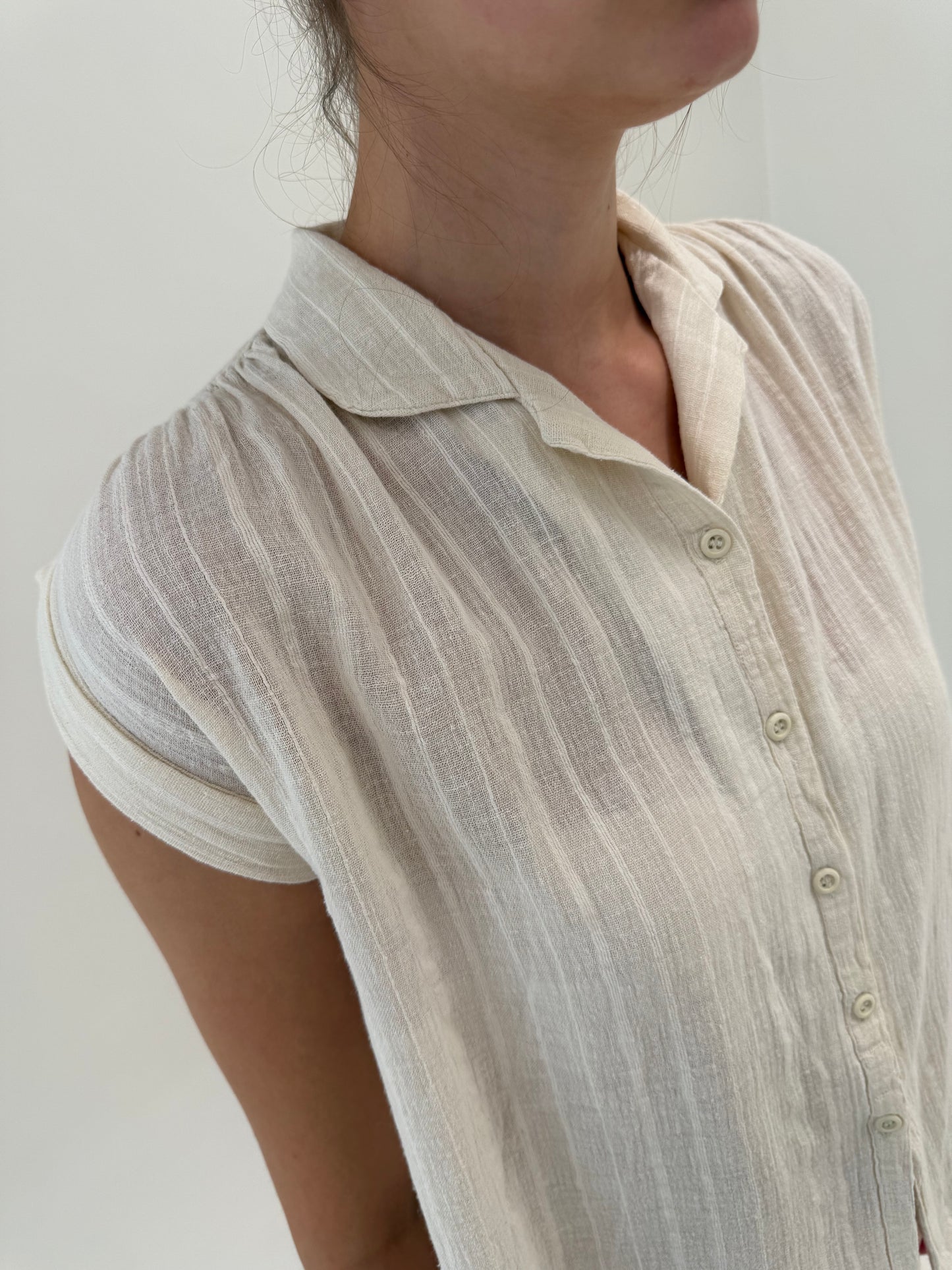 Cămașa vintage light nude in croi drapat din pânză excepțională de bumbac