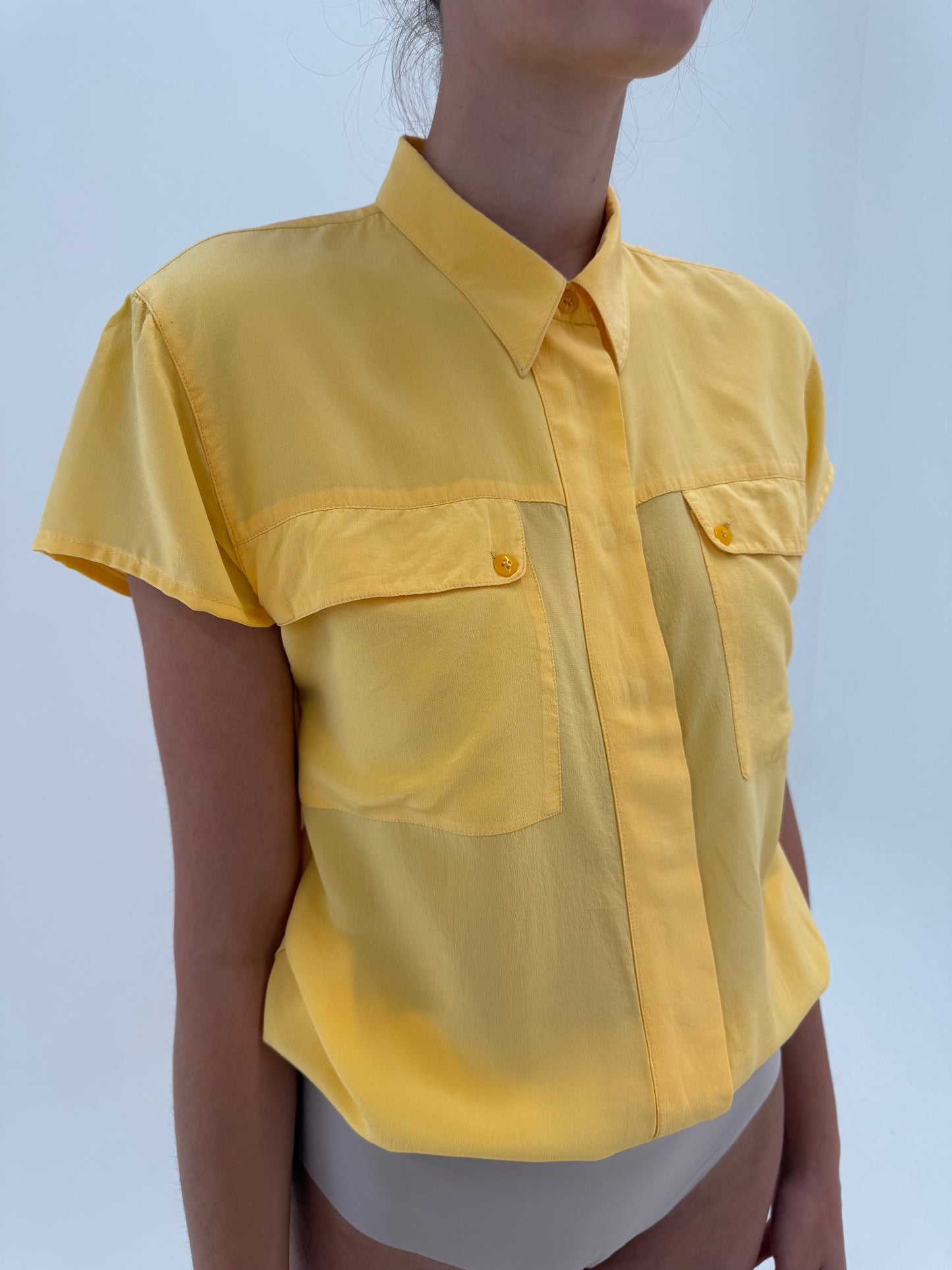 Cămașa în croi retro modern din mătase naturală canary yellow