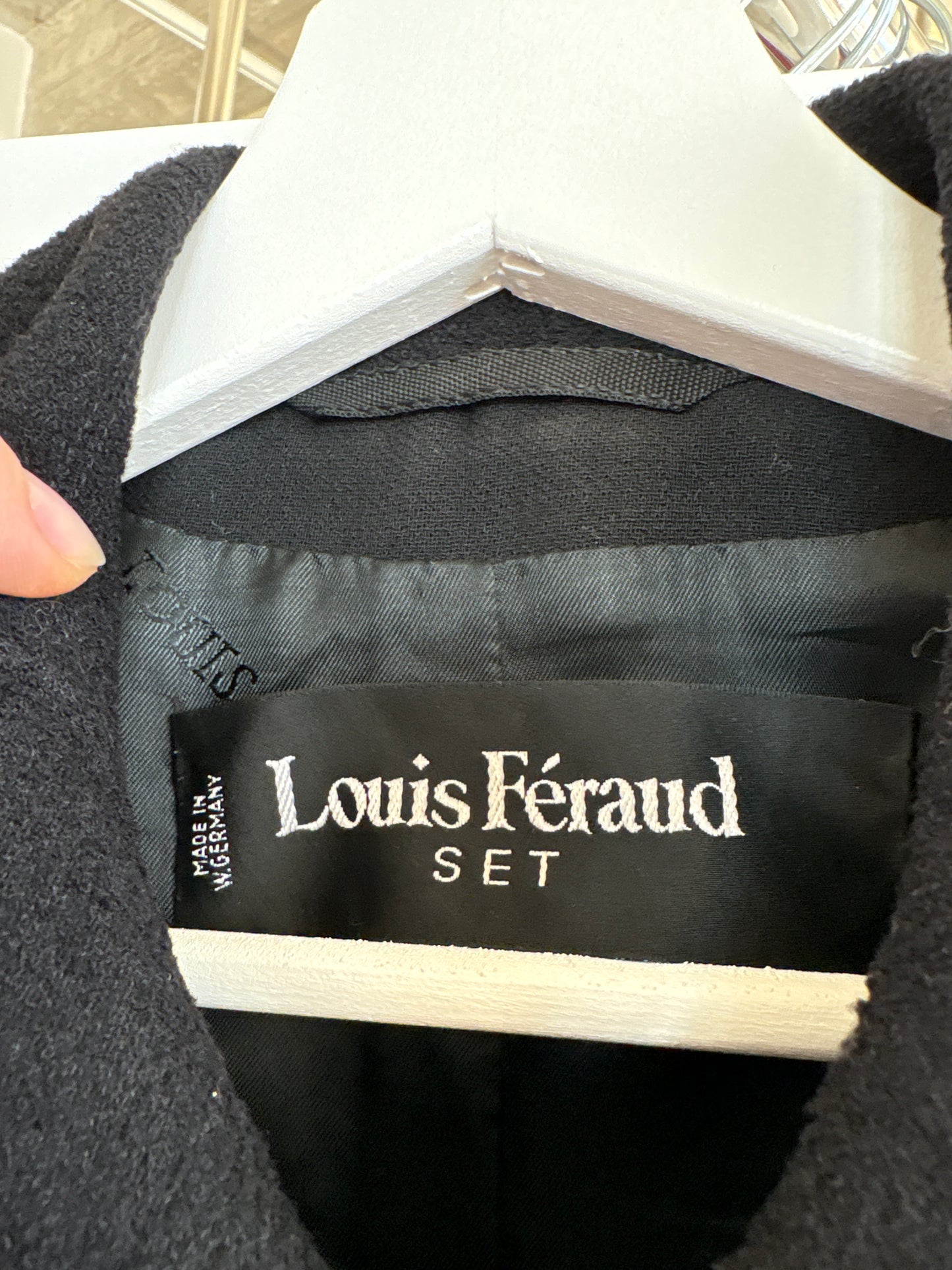 Jacheta de brand luxury vintage Louis Feraud neagră din wool creppe