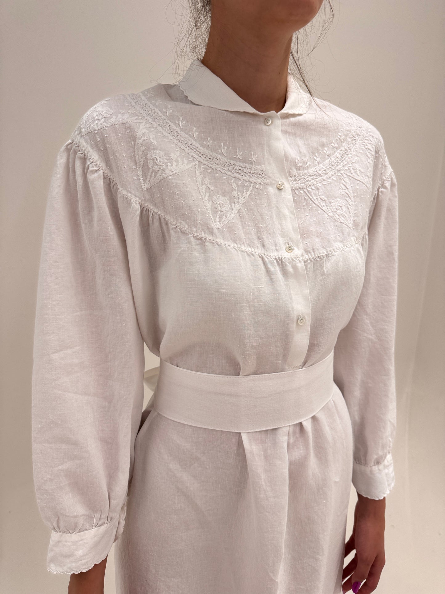 Rochie maxi cu broderie manuală excepțională din cea mai fină pânză de in