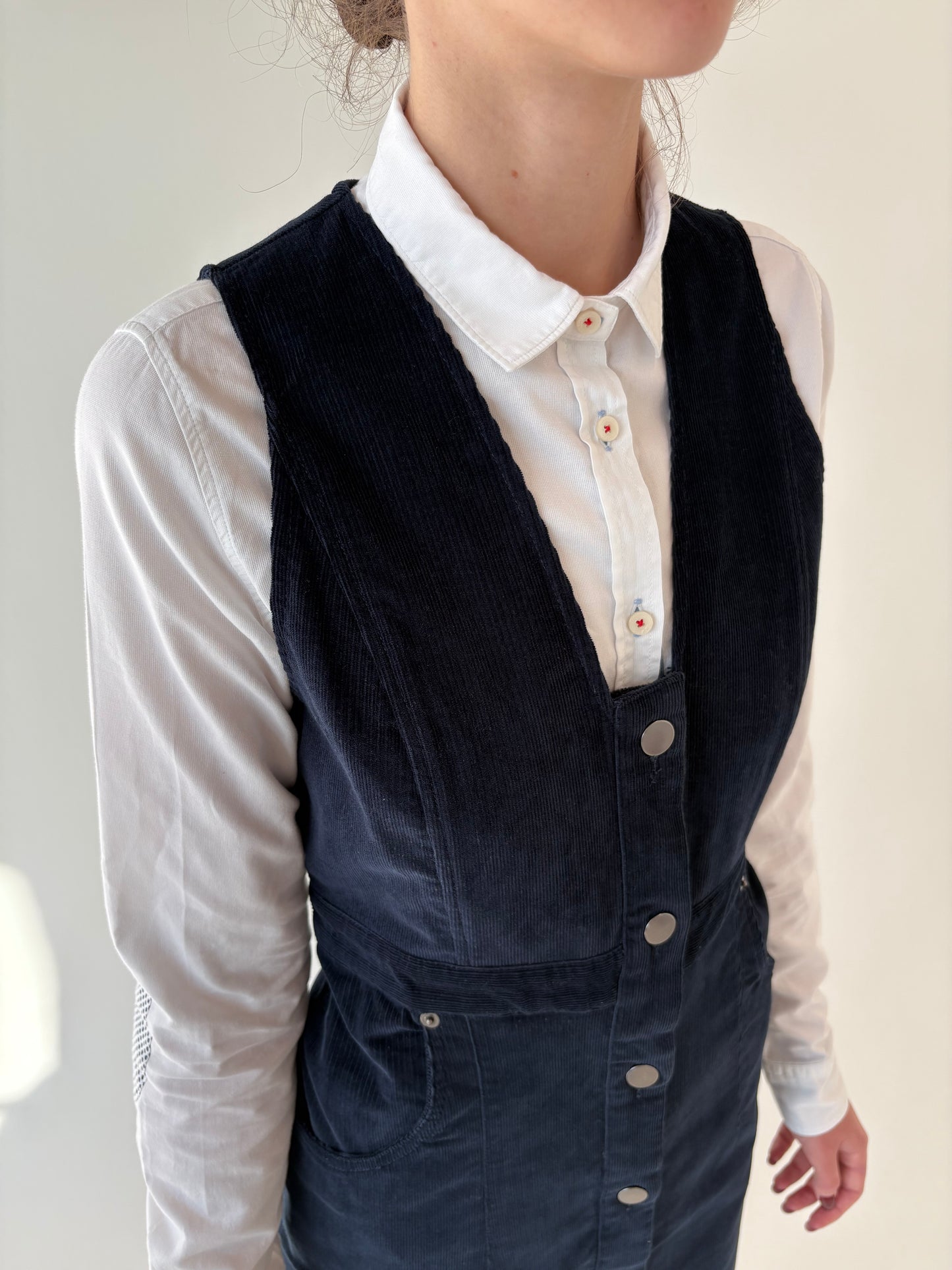 Rochie Navy cu talie ultra înaltă marcată din corduroy