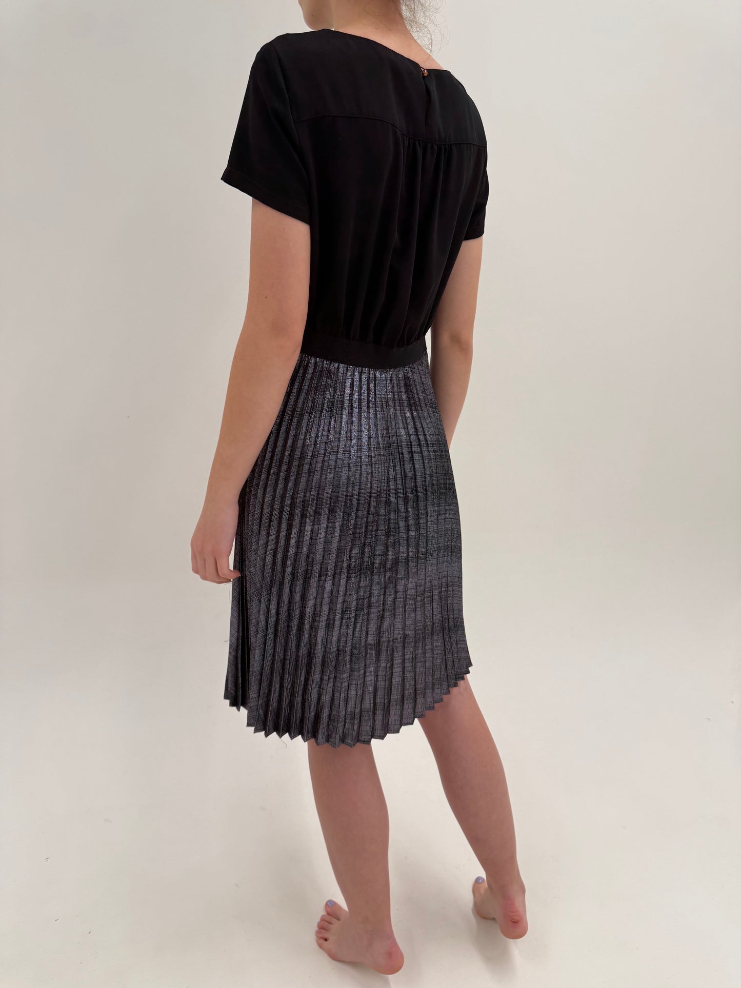 Rochie de la business la cocktail de brand premium italian cu fustă plisată argintie