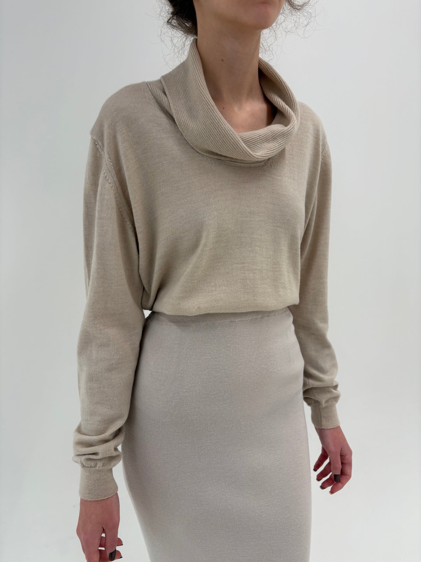 Maleta light nude cu guler sal din lana merino extrafina