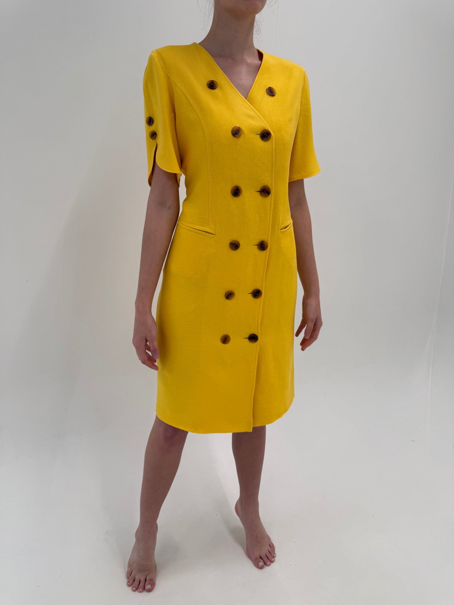 Rochie vintage tip sacou din pânză grea cu nasturi contrastanti și închidere dublă