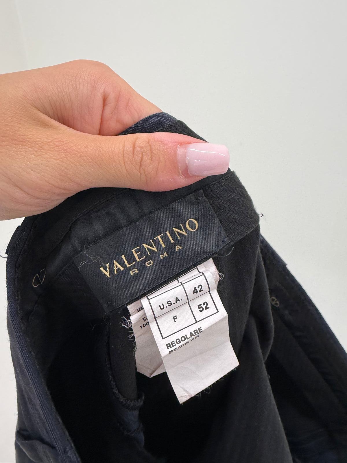 Pantaloni Valentino din lana extrafina subțire cu manșetă și talie înaltă