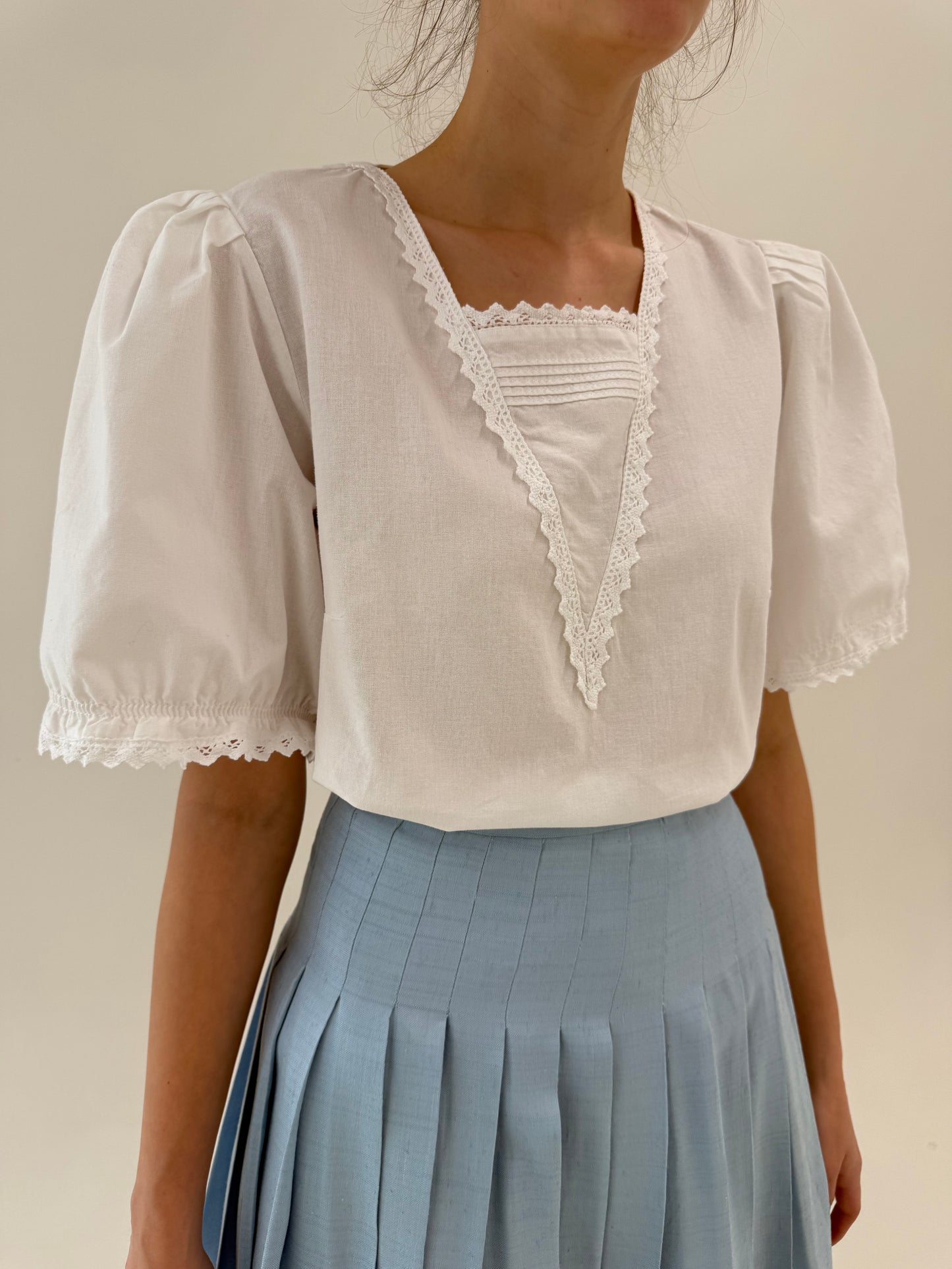 Top vintage cu inserții de dantelă macrame din pânză excepțională