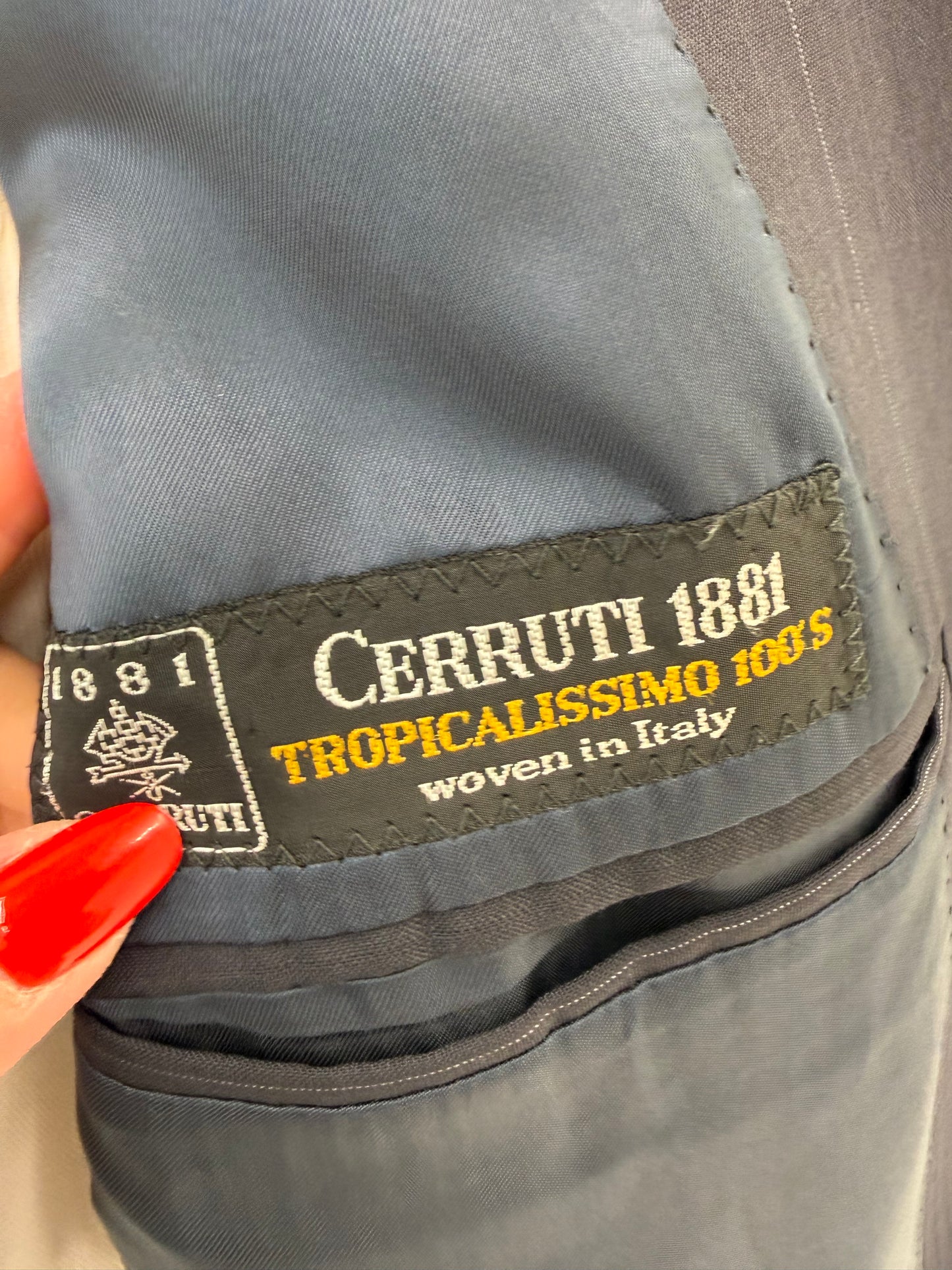 Sacou luxury Cerutti cu închidere dublă și revere late cu dungi fine verticale