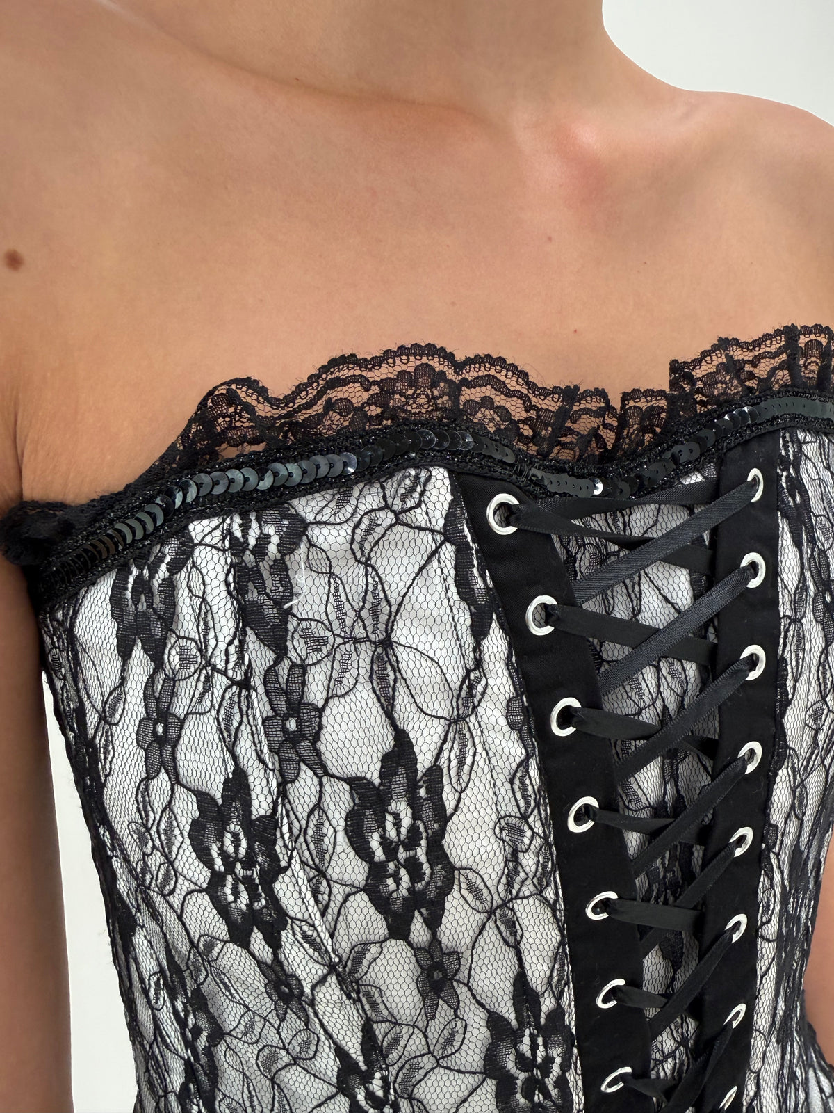 Corset reglabil cu dantelă neagră cu balene ultra modelator