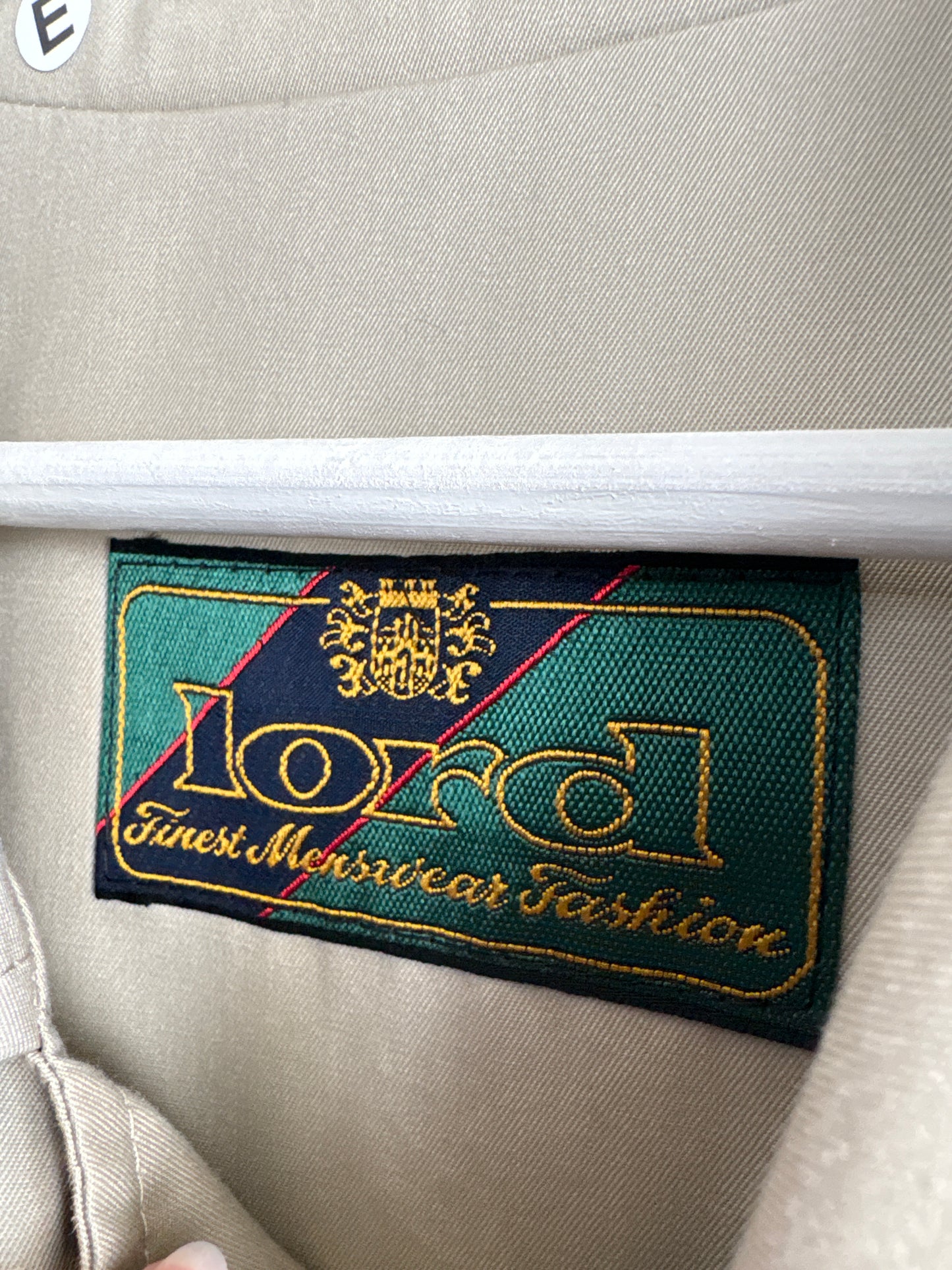 Trench vintage în culoare clasică și croi super revenit în trend din gabardină impermeabilă