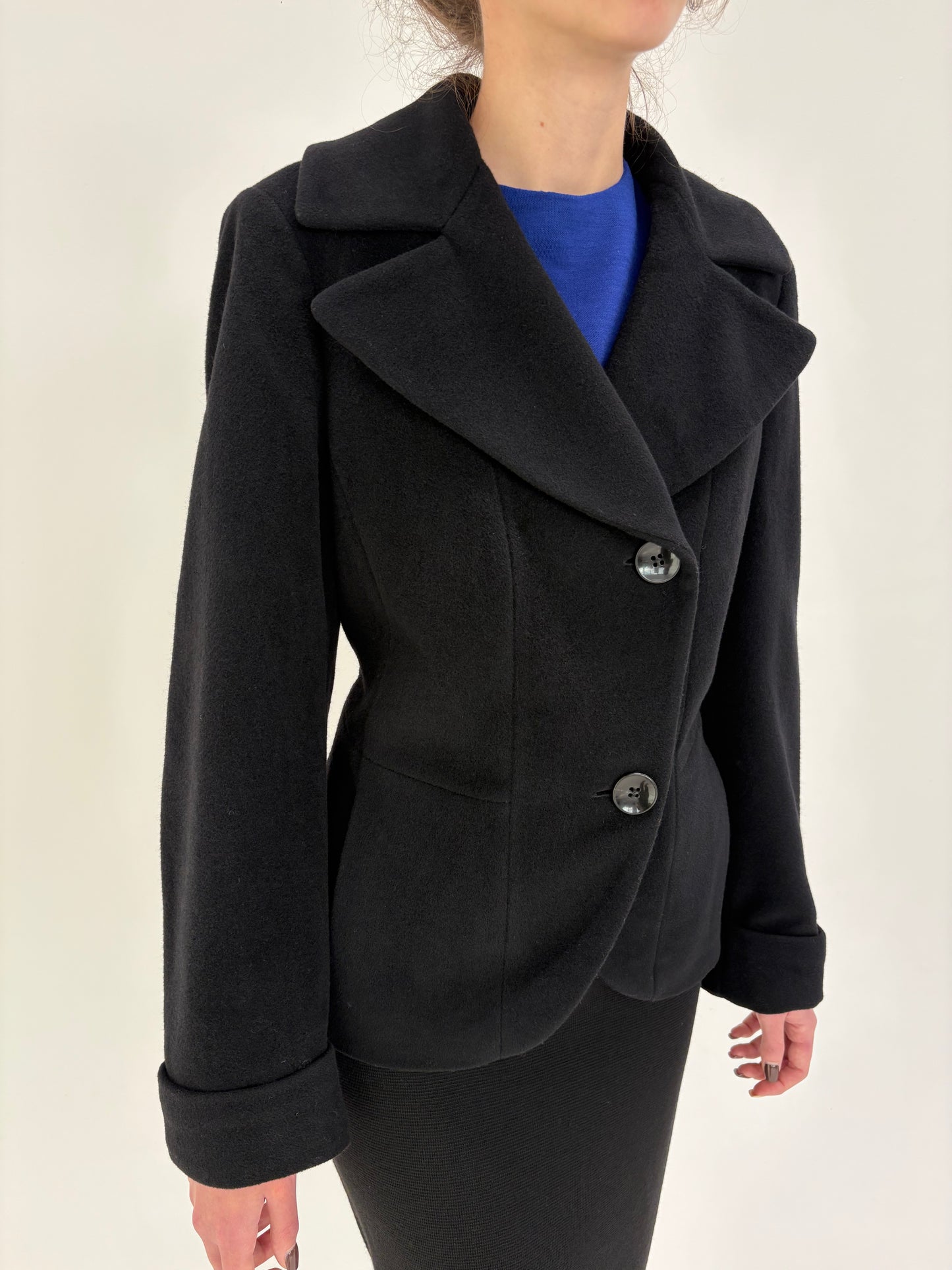 Jacheta cambrata neagră din stofă de lana cu cașmir pufoasă și groasă