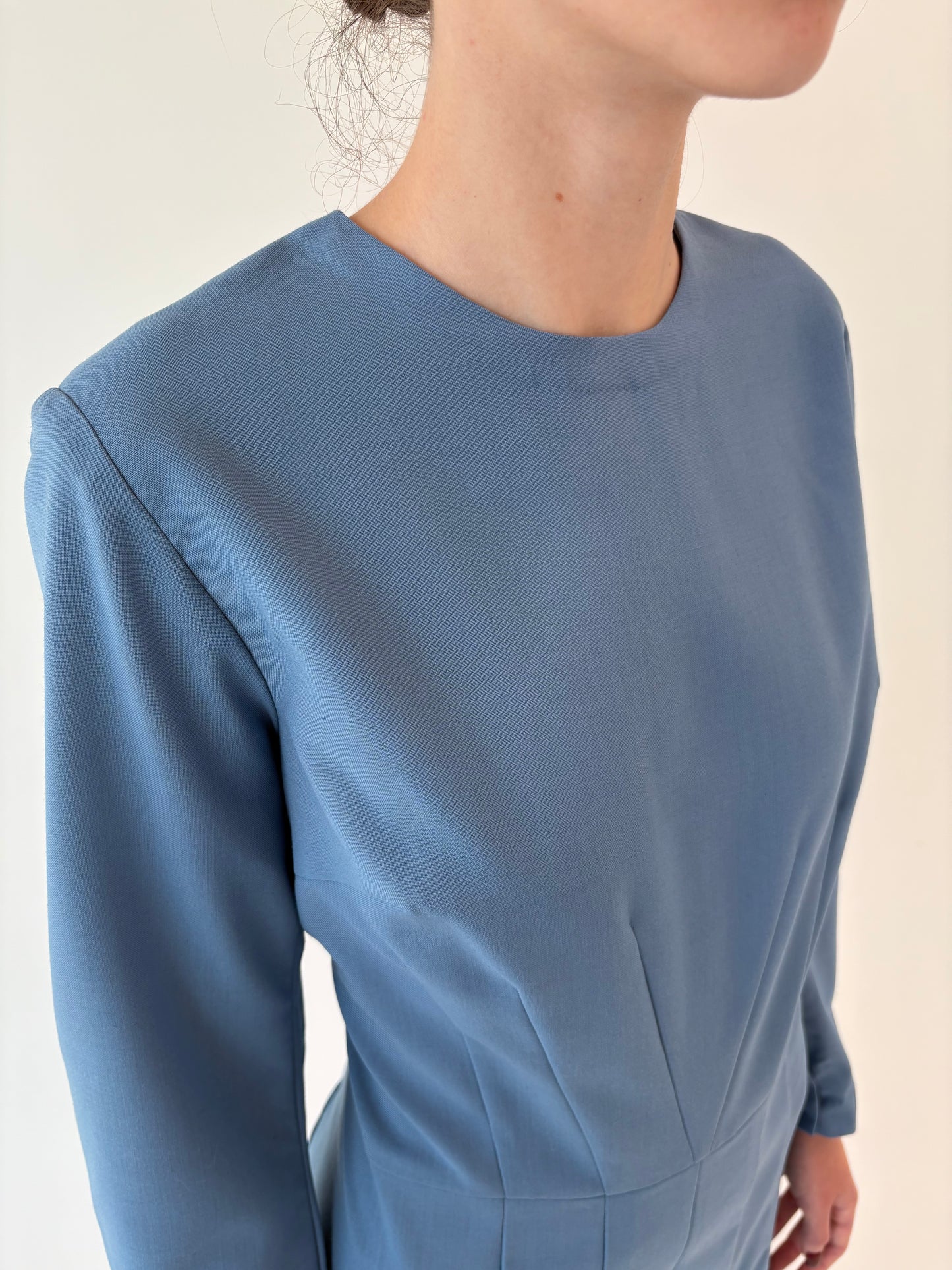 Rochie old vintage început de ani 80 din stofă de lana albastru ciel