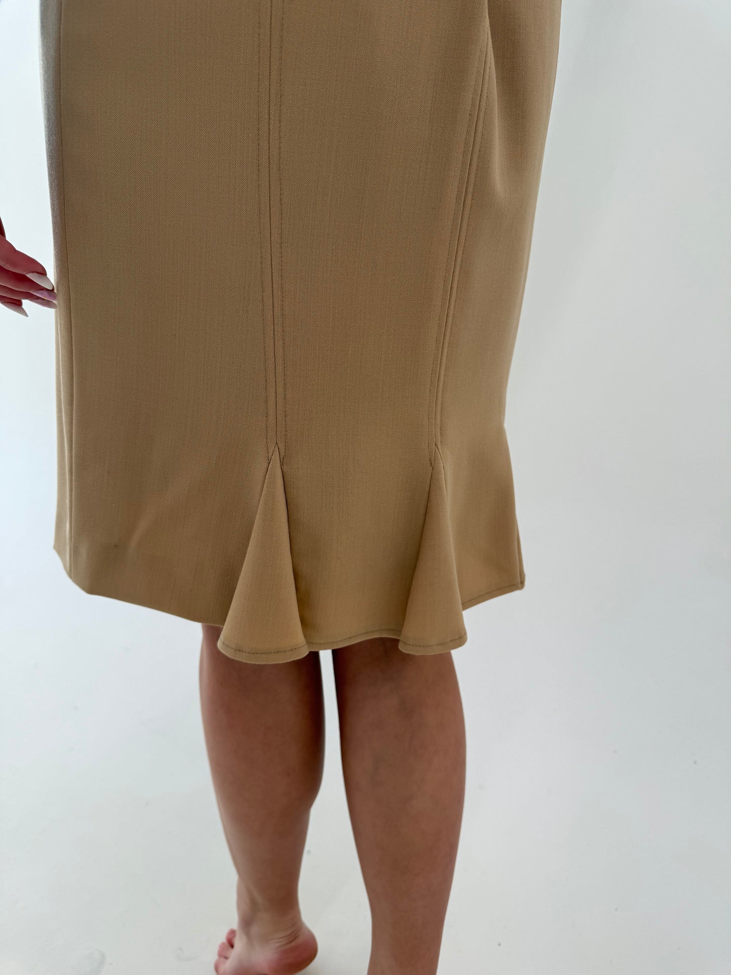 Fustă camel de brand luxury Madeleine cu efect ușor mermaid