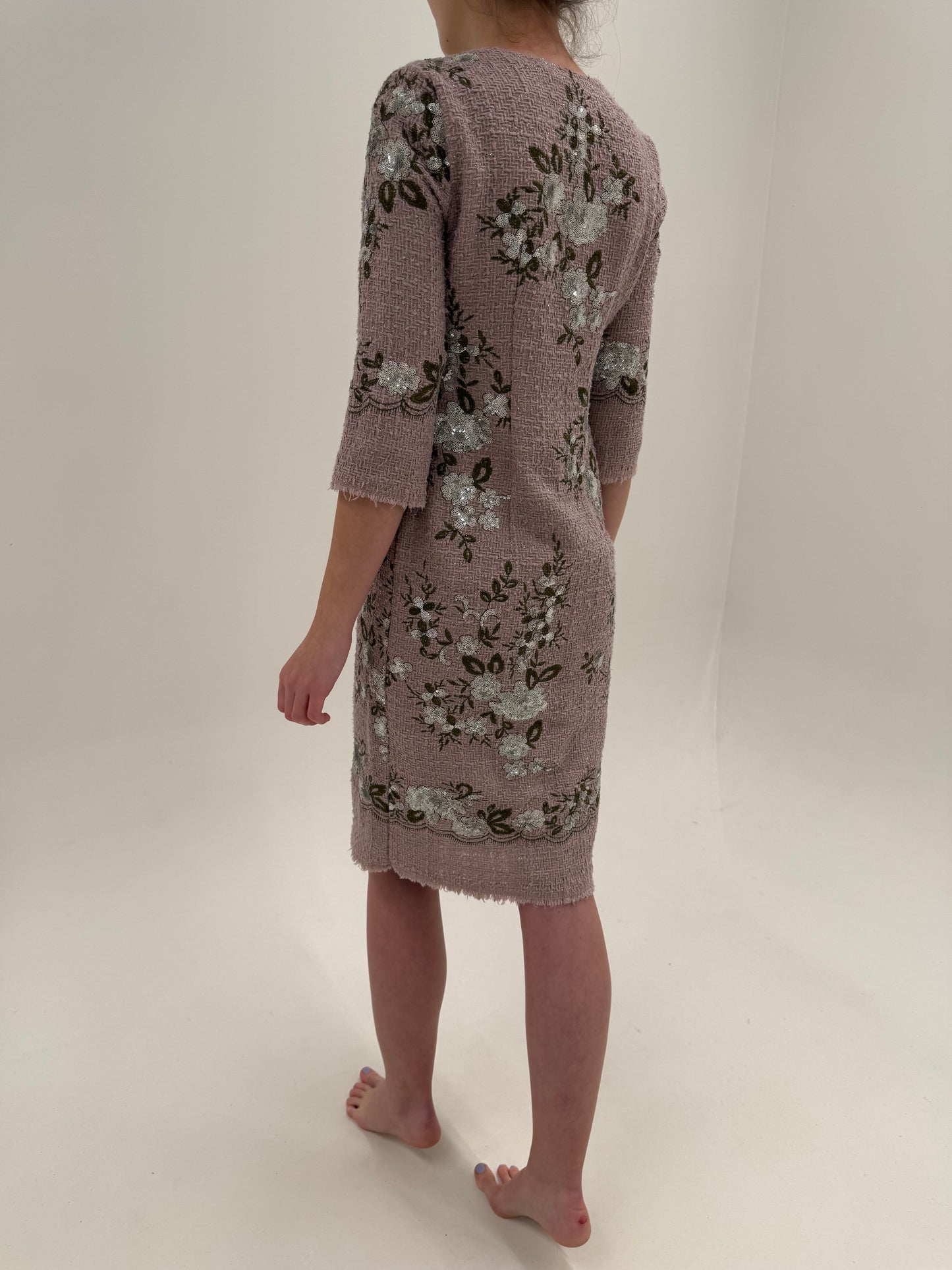 Rochie in stil Chanel din tweed dusty Pink cu aplicații și broderie