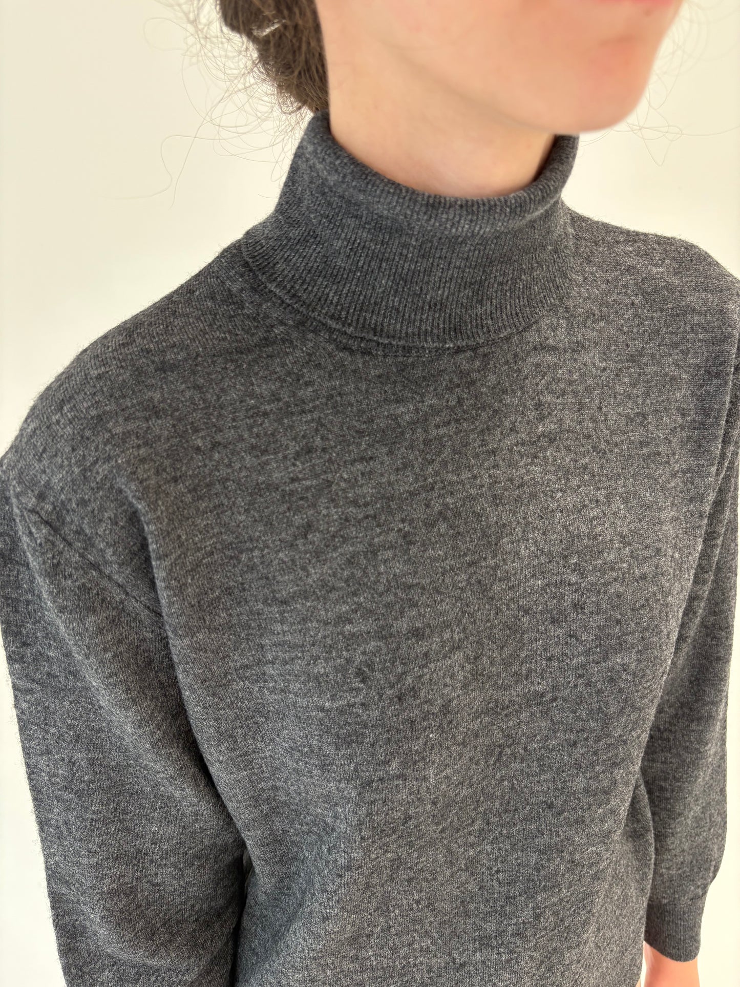 Maleta charcoal gray din lana merino extrafina de gramaj mare petite