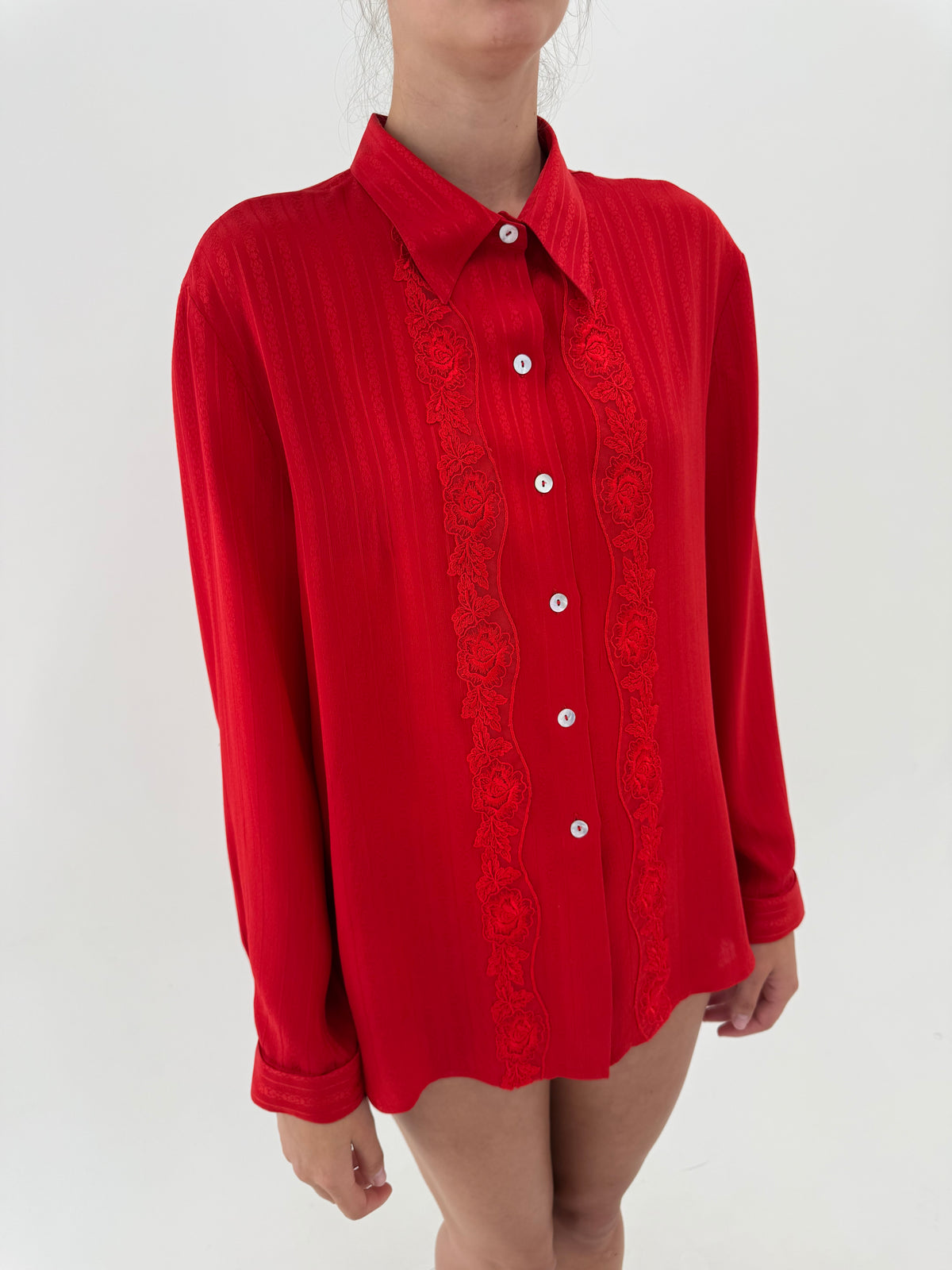 Cămașa vintage italiană din mătase naturală și dantelă chantily cherry red