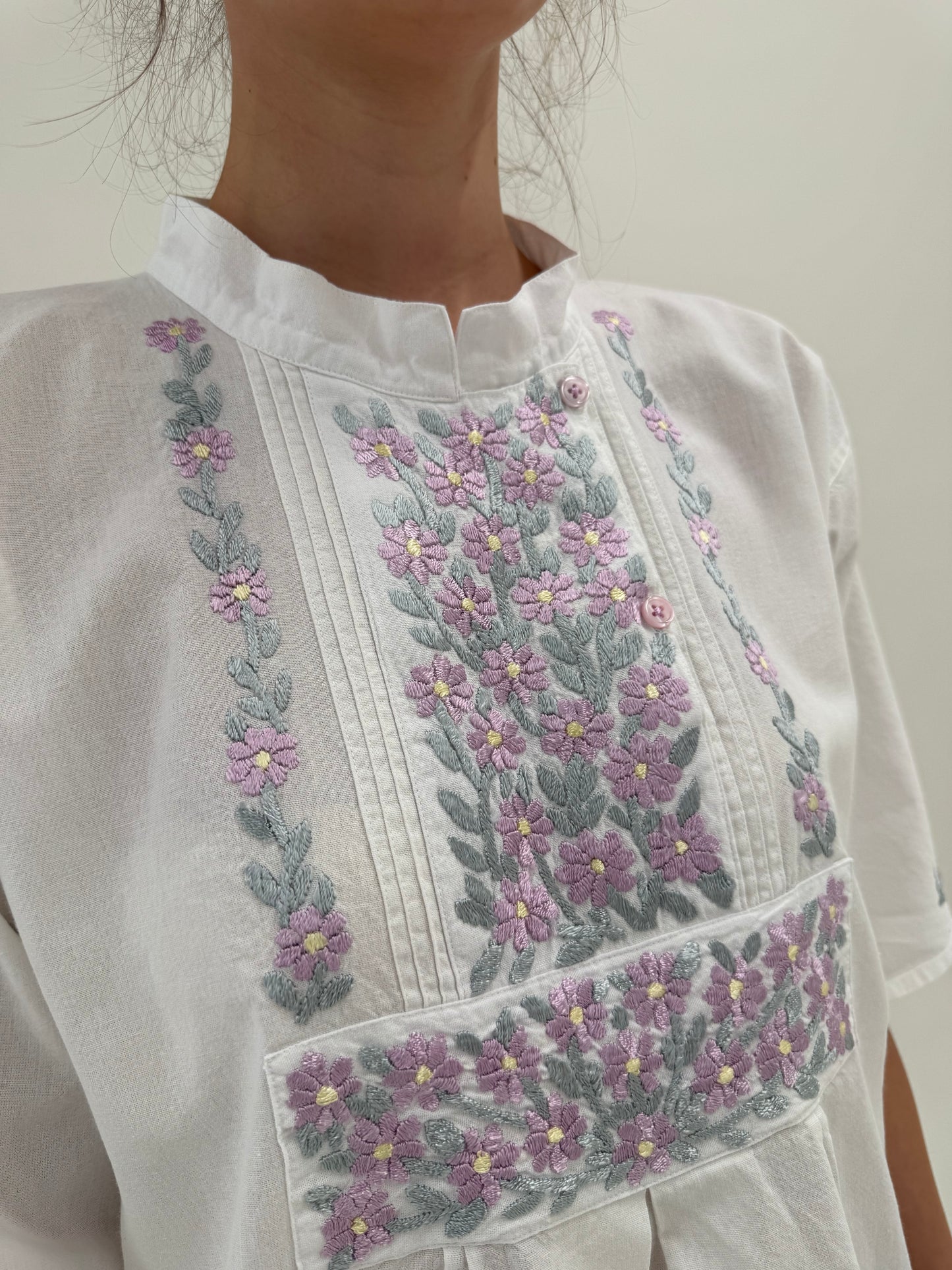 Tunica vintage din pânză cu broderie excepțională manuală