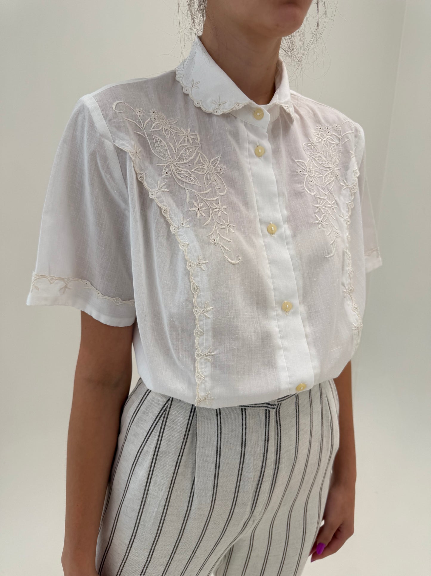 Cămașa vintage broderie delicată camel din panzica fină de bumbac