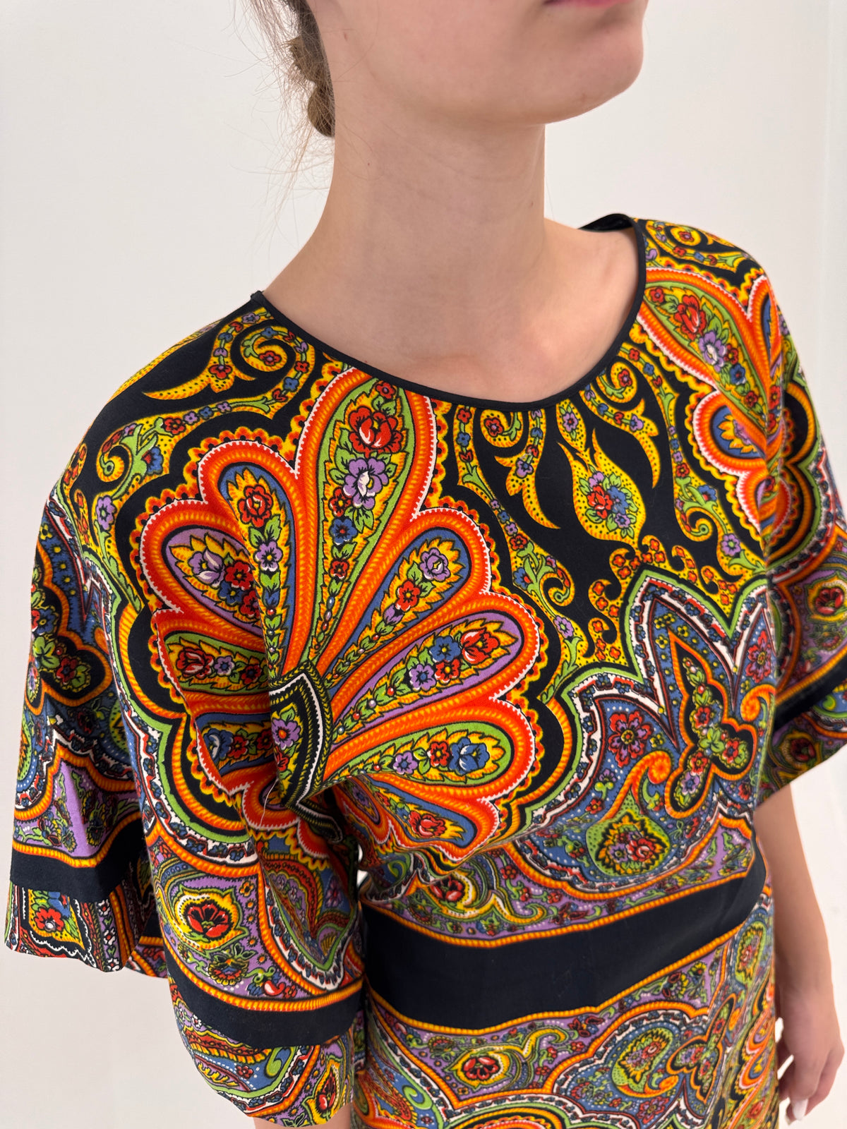 Kaftan excepțional reglabil la spate din bumbac premium cu print paisley în culori tari