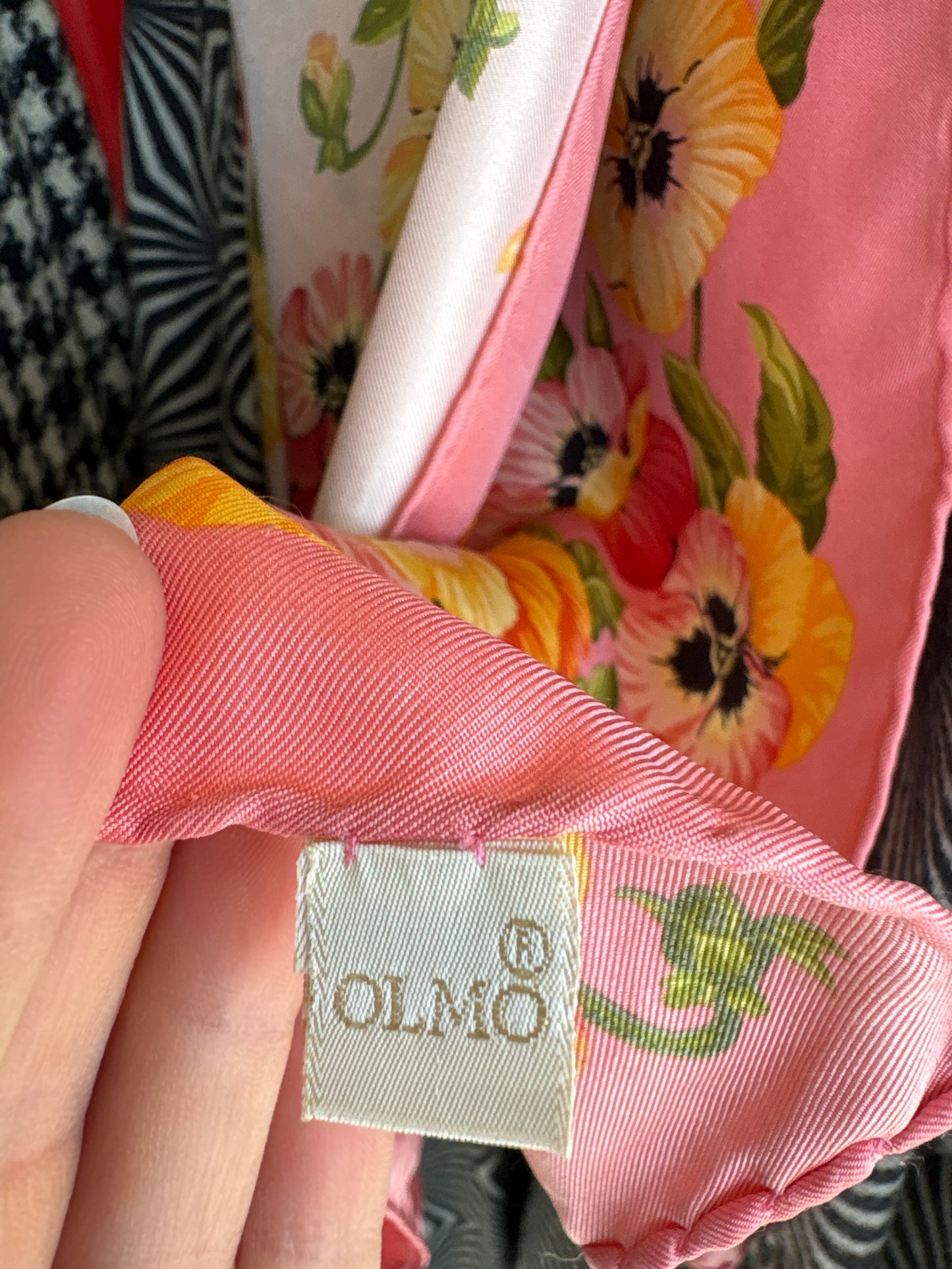 Eșarfă roz pudrat din mătase naturală cu print superb