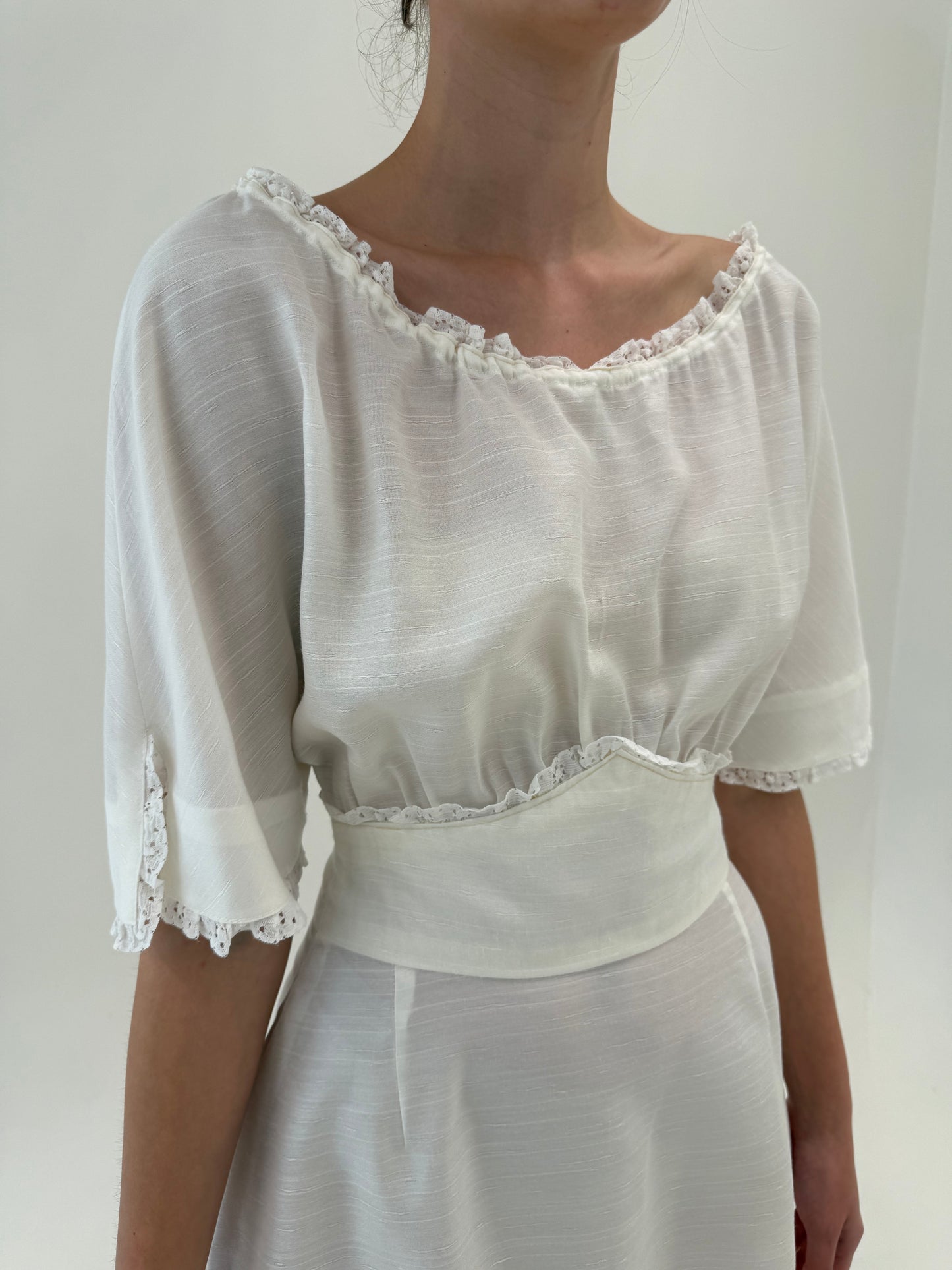 Rochie vintage superbă din panzica cu talie ultra marcată înaltă