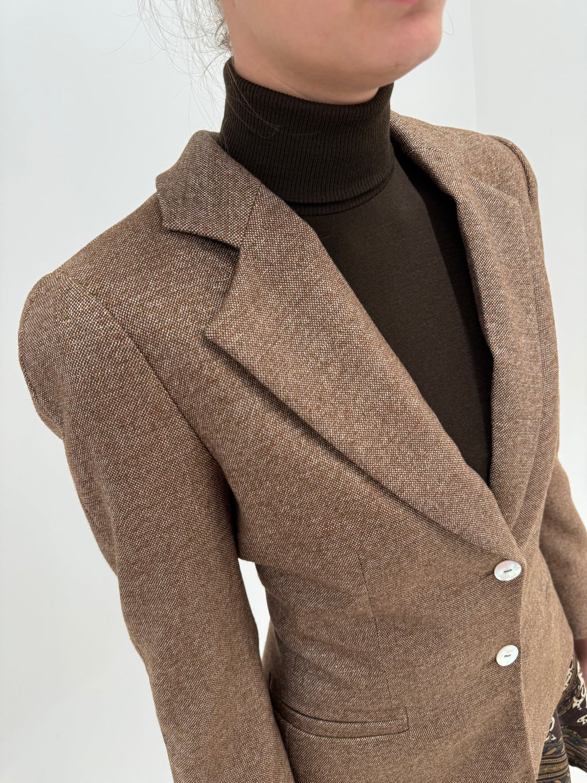 Sacou cambrat din tweed fin Donegal ivoire cu taupe brown și inserții extrafine copper