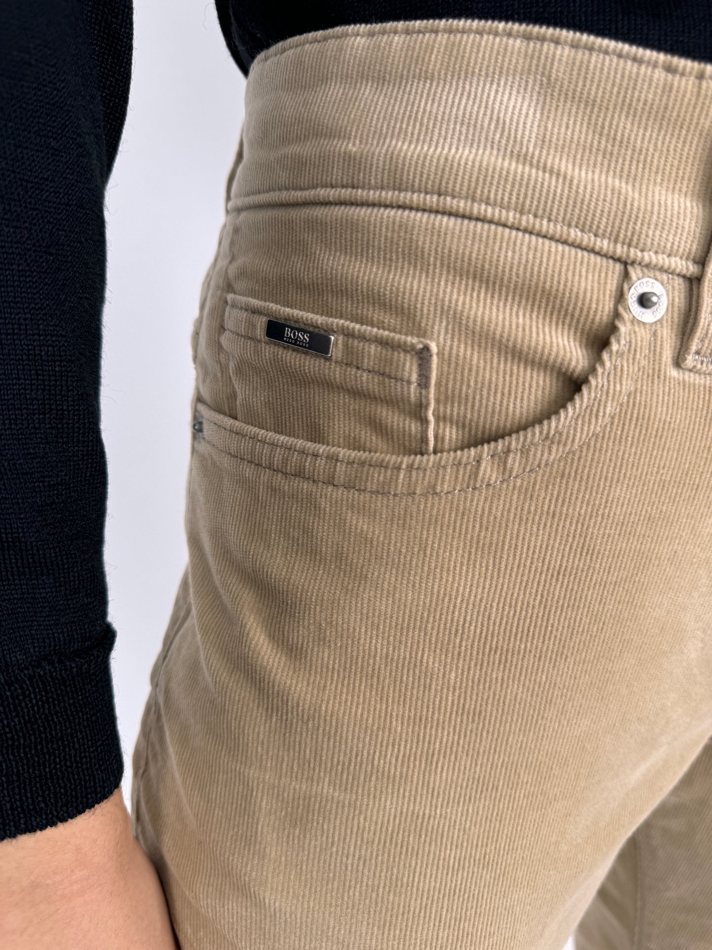 Pantaloni camel Hugo Boss din catifea raiata tall