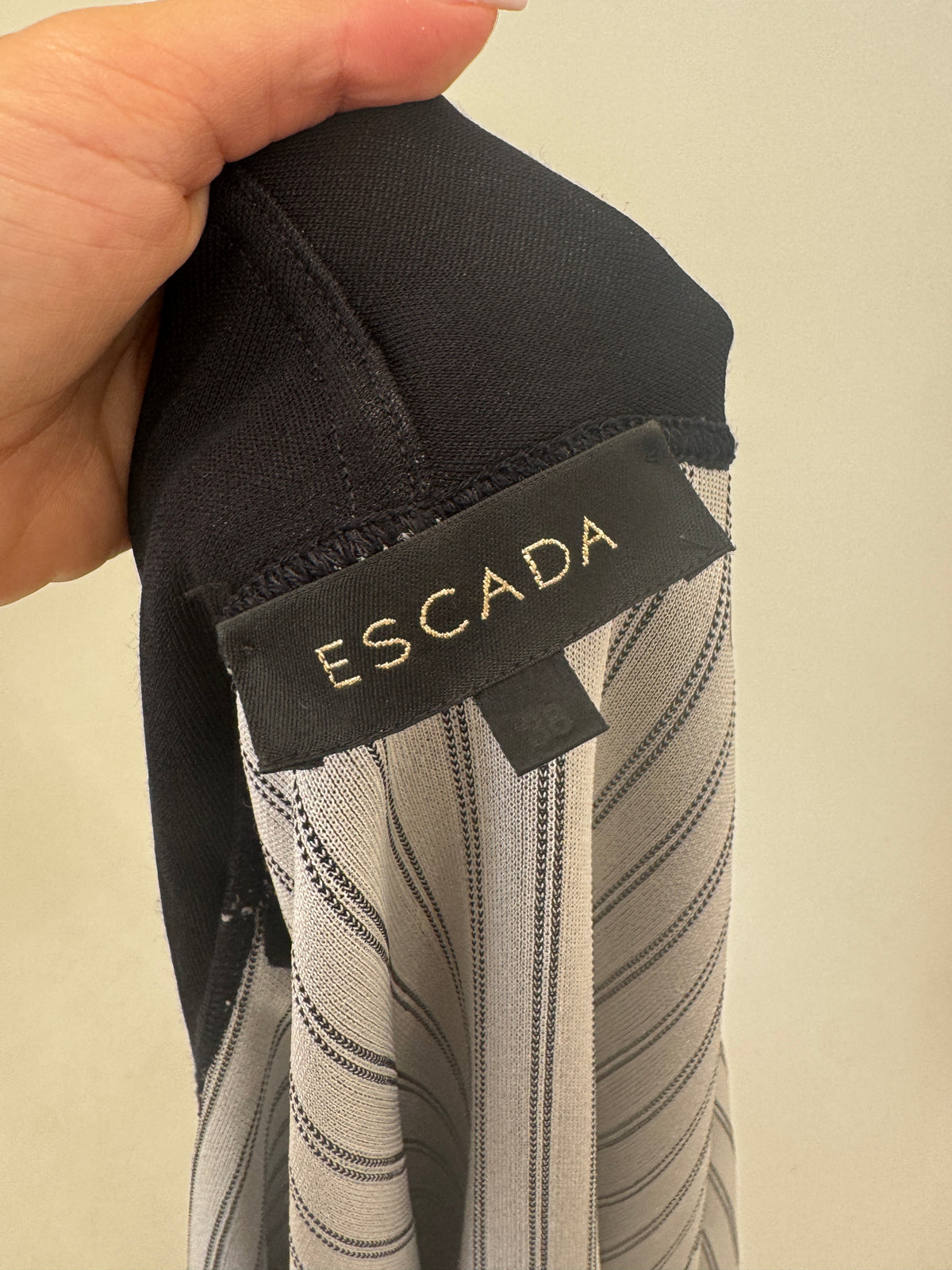 Jacheta Escada din tricot dens Navy cu dungi fine verticale business casual