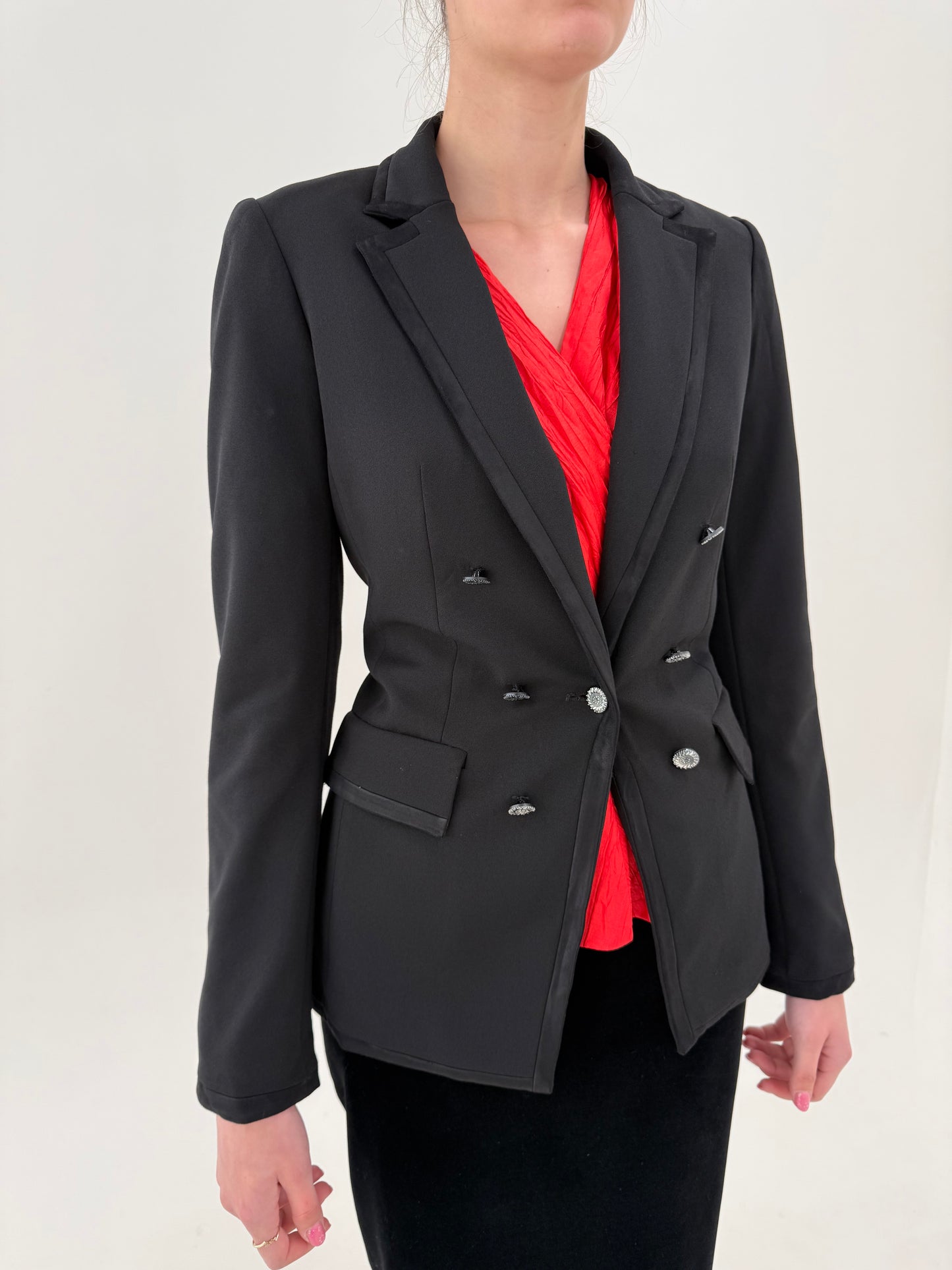 Sacou negru Calvin Klein în croi cambrat cu închidere dublă