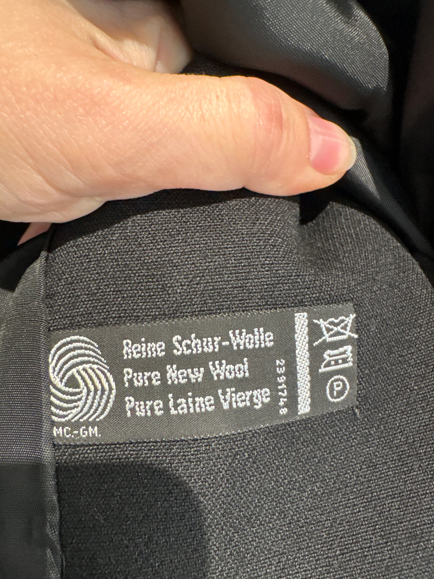 Sacou vintage negru din lana creppe pura certificată în croi minimalist