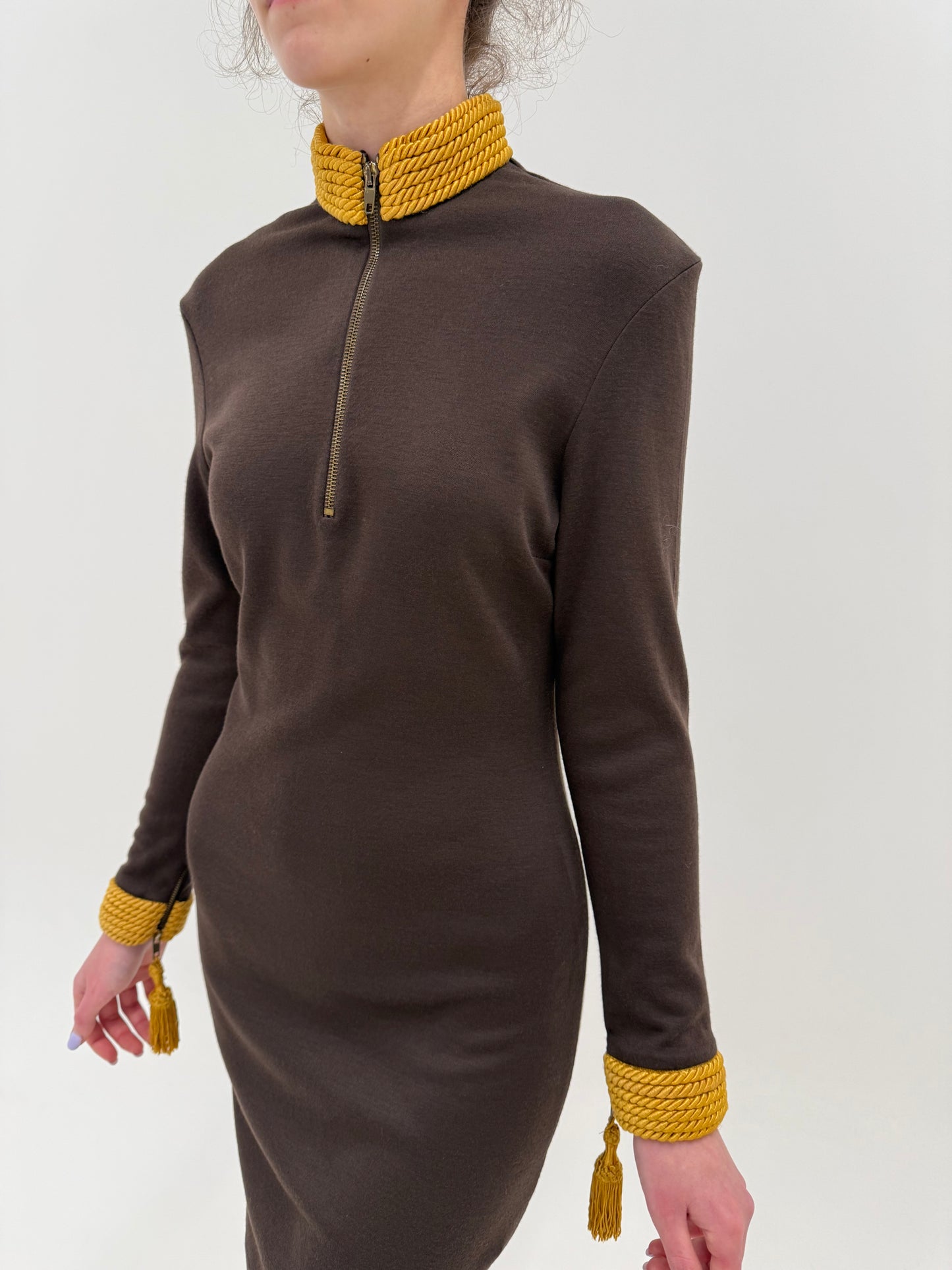 Rochie vintage Moschino anii 90 cu detalii army inspired foarte în trend