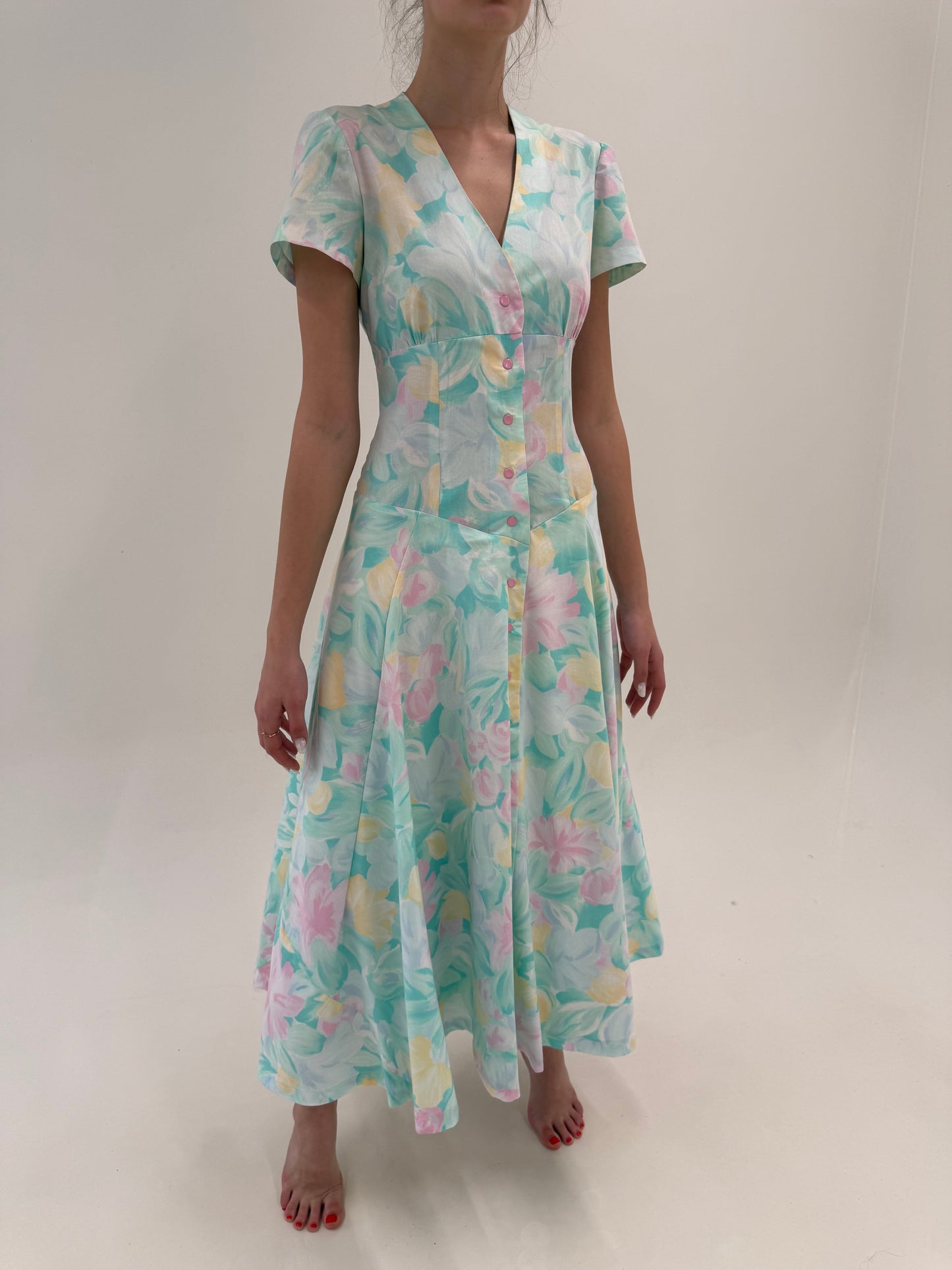 Rochie vintage maxi în culori pudrate și talie ultra marcată din panzica de bumbac