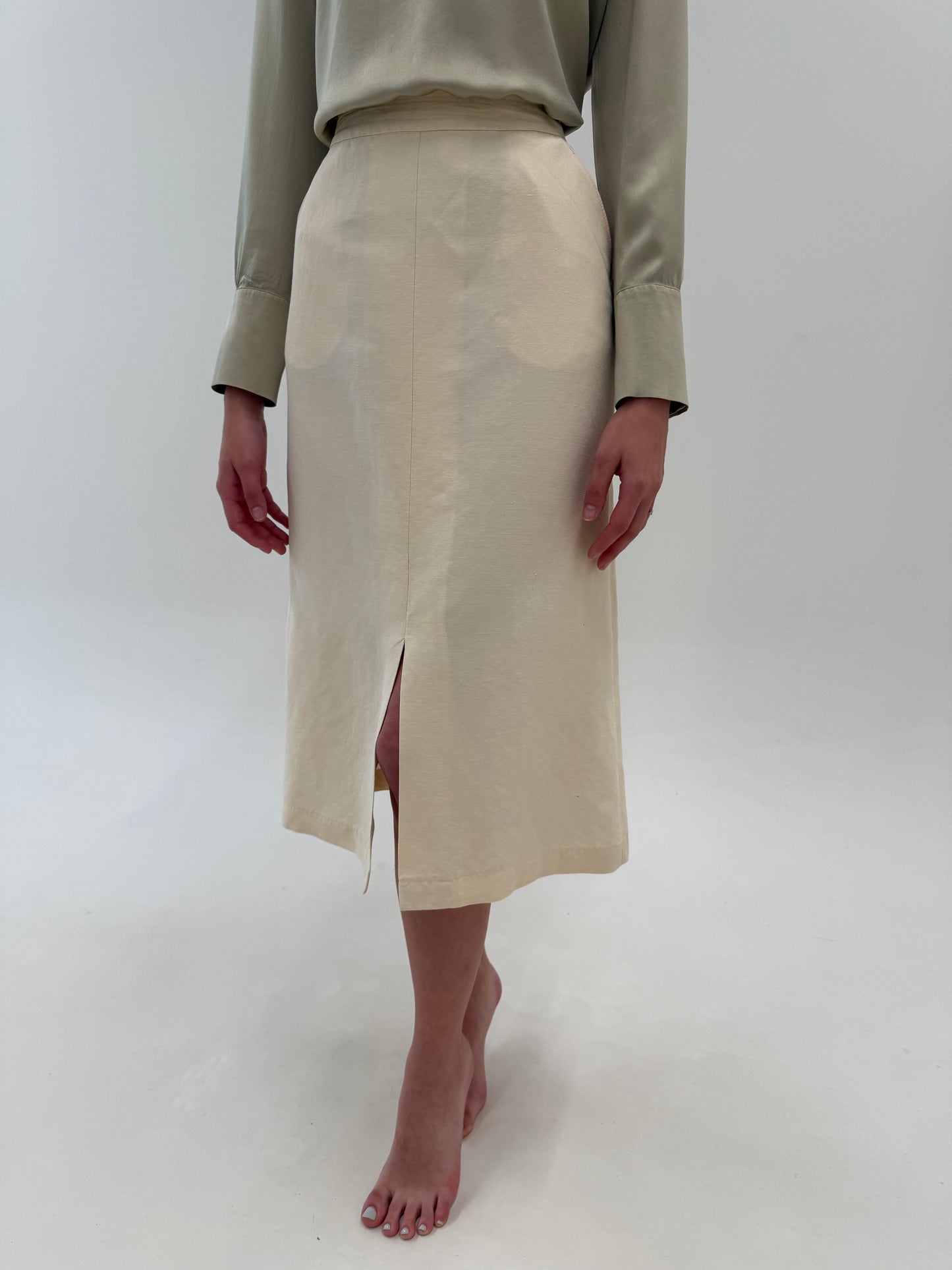 Fustă Max Mara nude din pânză de mătase naturală și in