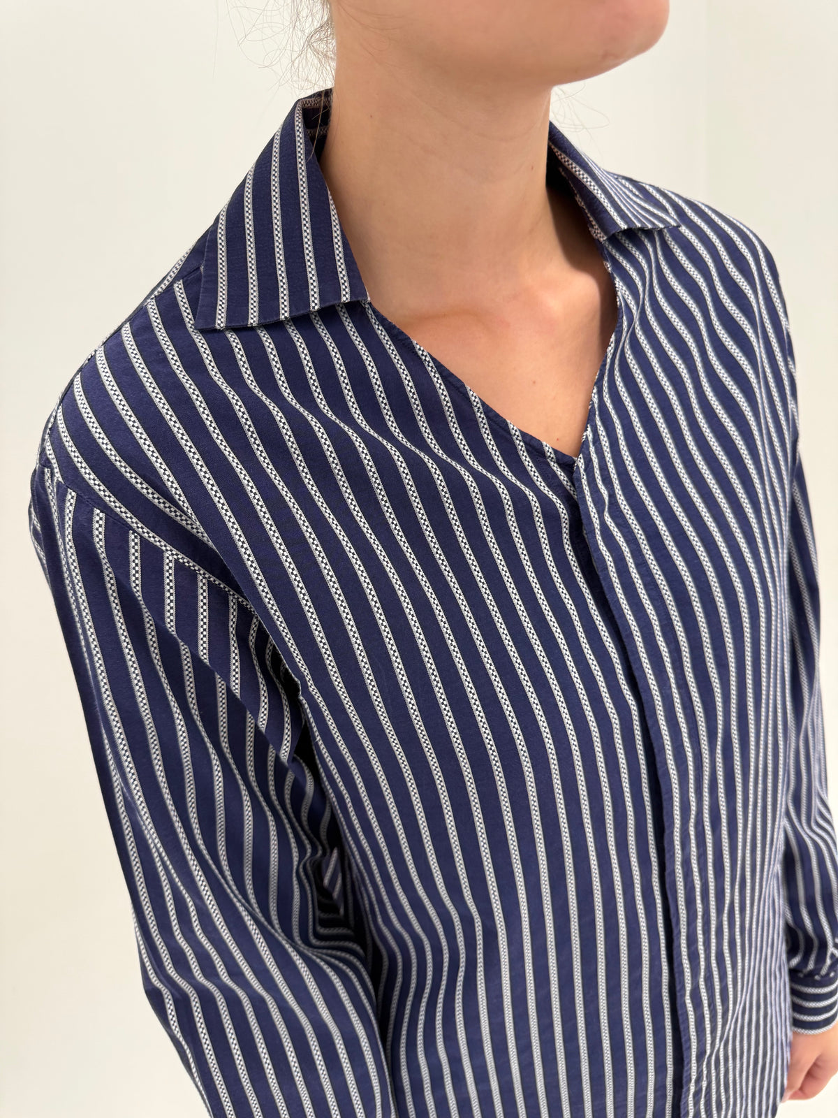 Cămașa Armani din poplin gros excepțional jacquard cu dungi verticale