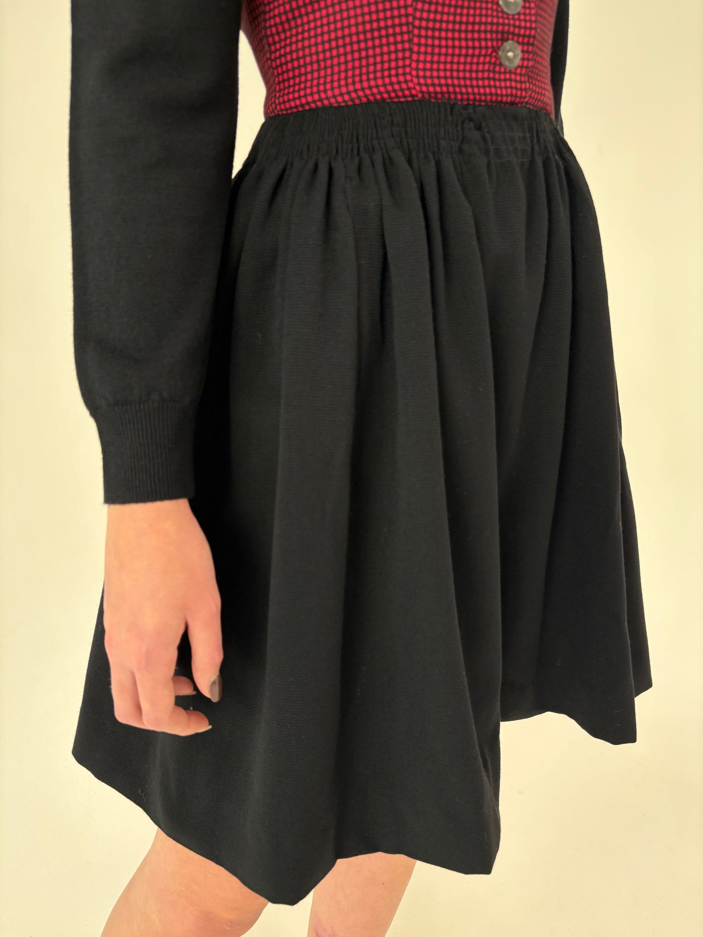 Rochie vintage din 2 tipuri de lana cu corsaj și fusta extrem de amplă