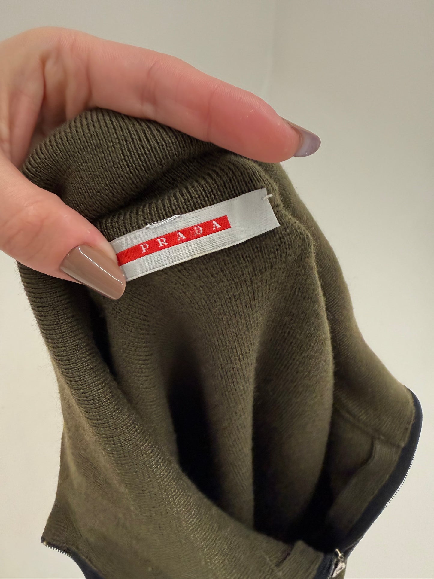 Maleta Prada cu influențe sport din lana merino extrafina