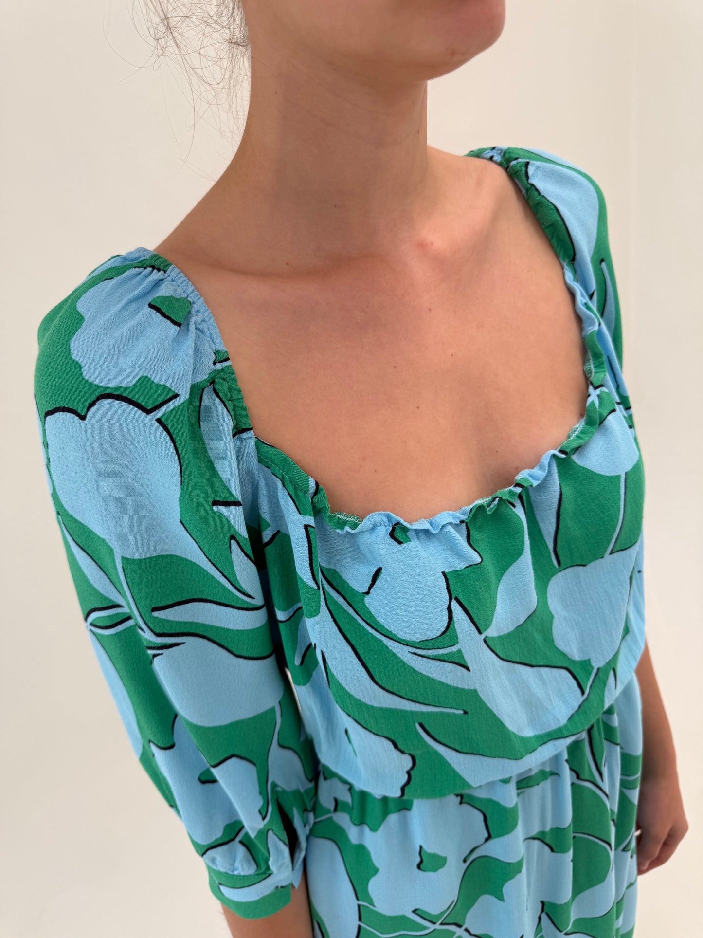 Rochie vintage maxi în culori superbe cu talie și decolteu elastic