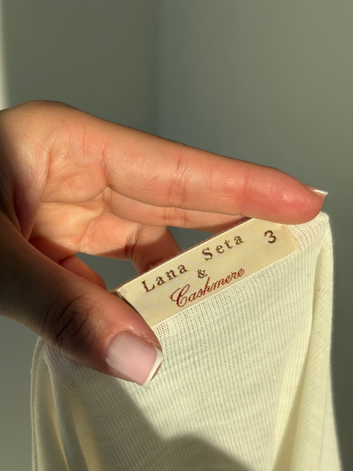 Top buttwr white din mătase naturală, cașmir și lana extrafina