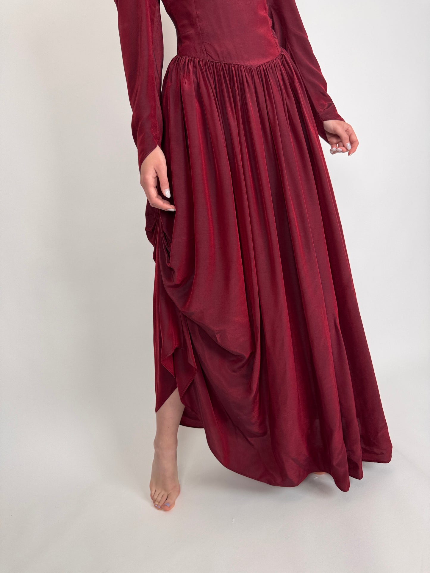 Rochie vintage maxi burgundy cu corsaj și mâneci bufante