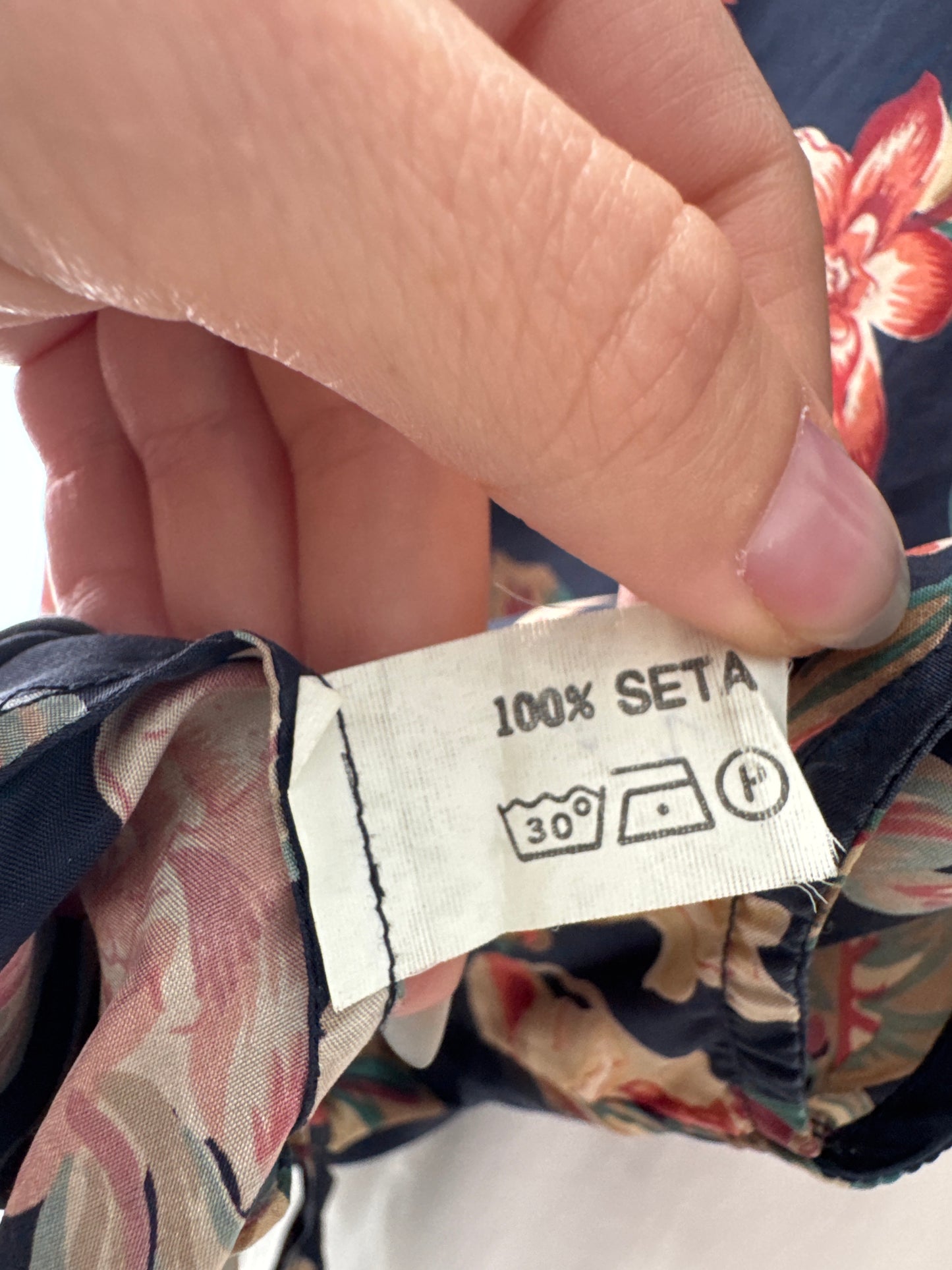 Top Navy din mătase naturală cu print floral superb