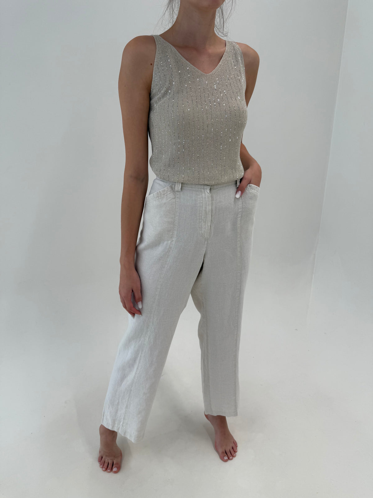 Pantaloni off white tall din in premium în croi clasic