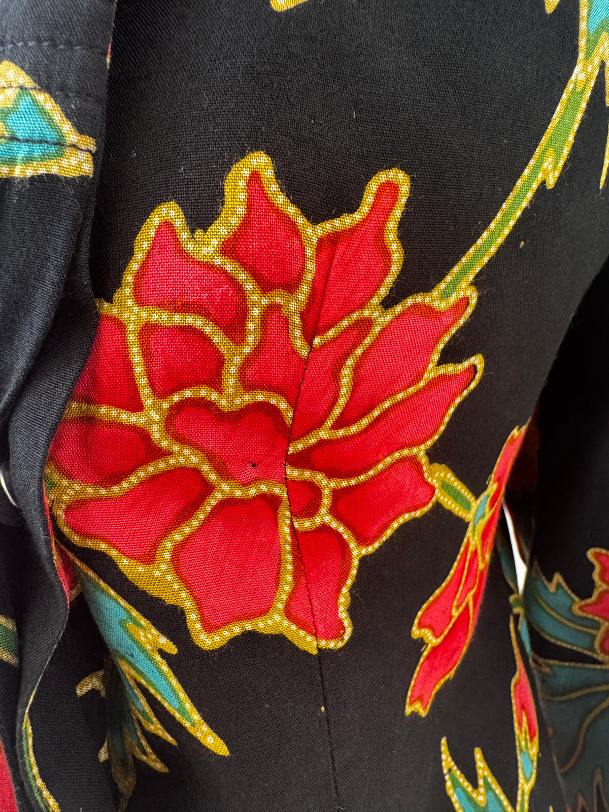 Cămașa spectaculoasă din faille gros pe partea de bust neagră cu print superb