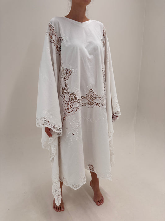Kaftan excepțional din pânză de bumbac lucrat manual cu macrame și broderie