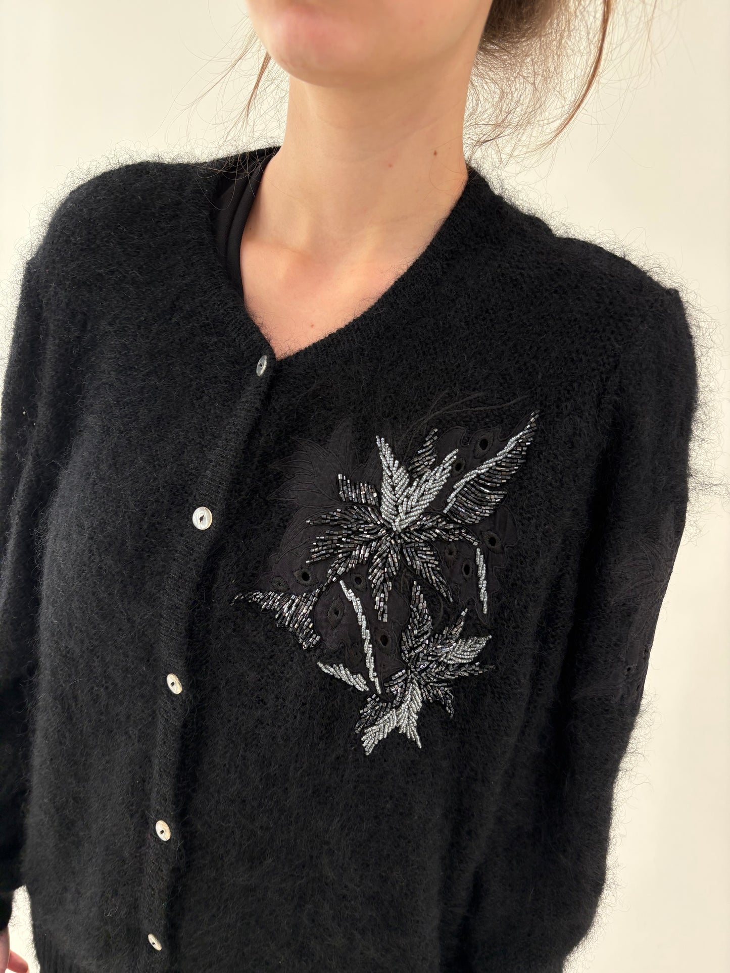 Cardigan vintage din super kid mohair cu aplicații manuale delicate