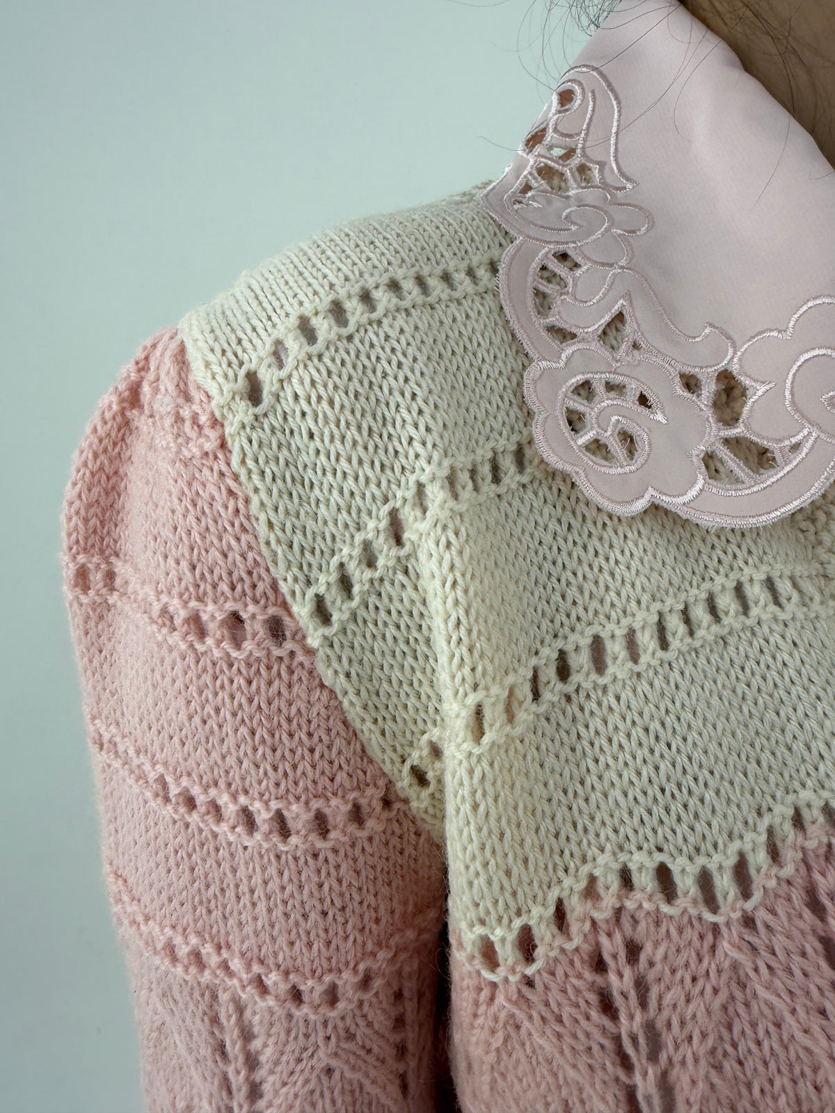 Cardigan vintage dantelat din lana extrafina powder pink și ivoire