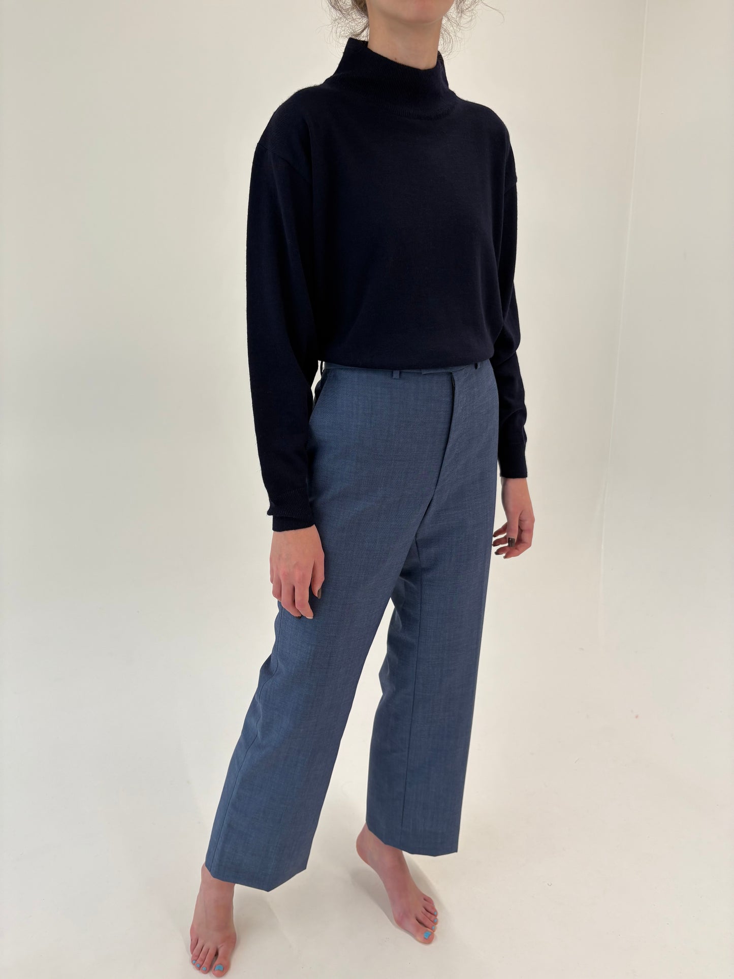 Costum italian Jeans blue din lana extrafina pura certificată în croi actual